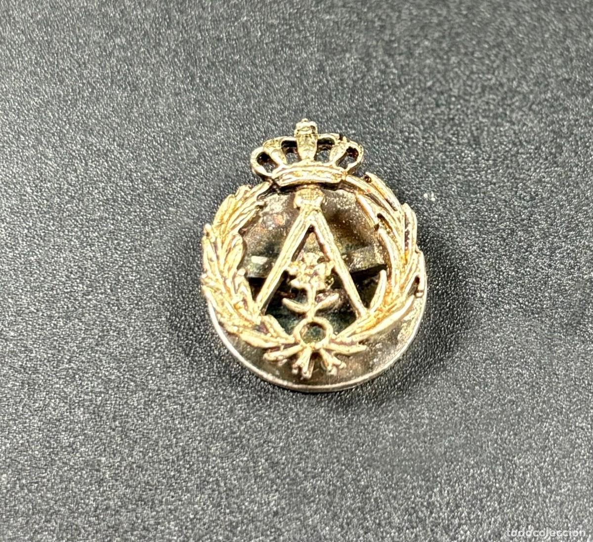 Pins de colecci&oacute;n: Bot&oacute;n de ojal de solapa de arquitecto en plata dorada