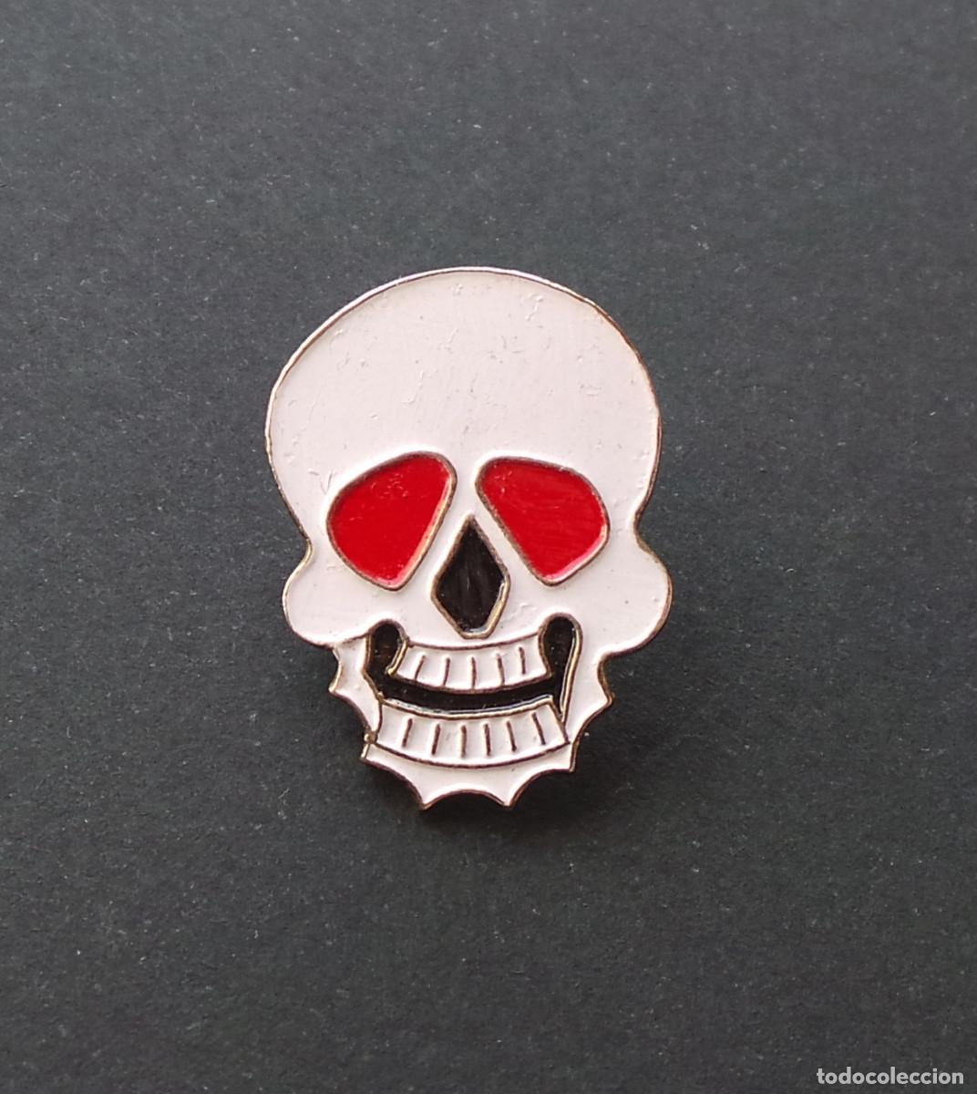 Pins de colecci&oacute;n: PIN DE CALAVERA VINTAGE DE LOS A&Ntilde;OS 80 CON OJOS ROJOS.