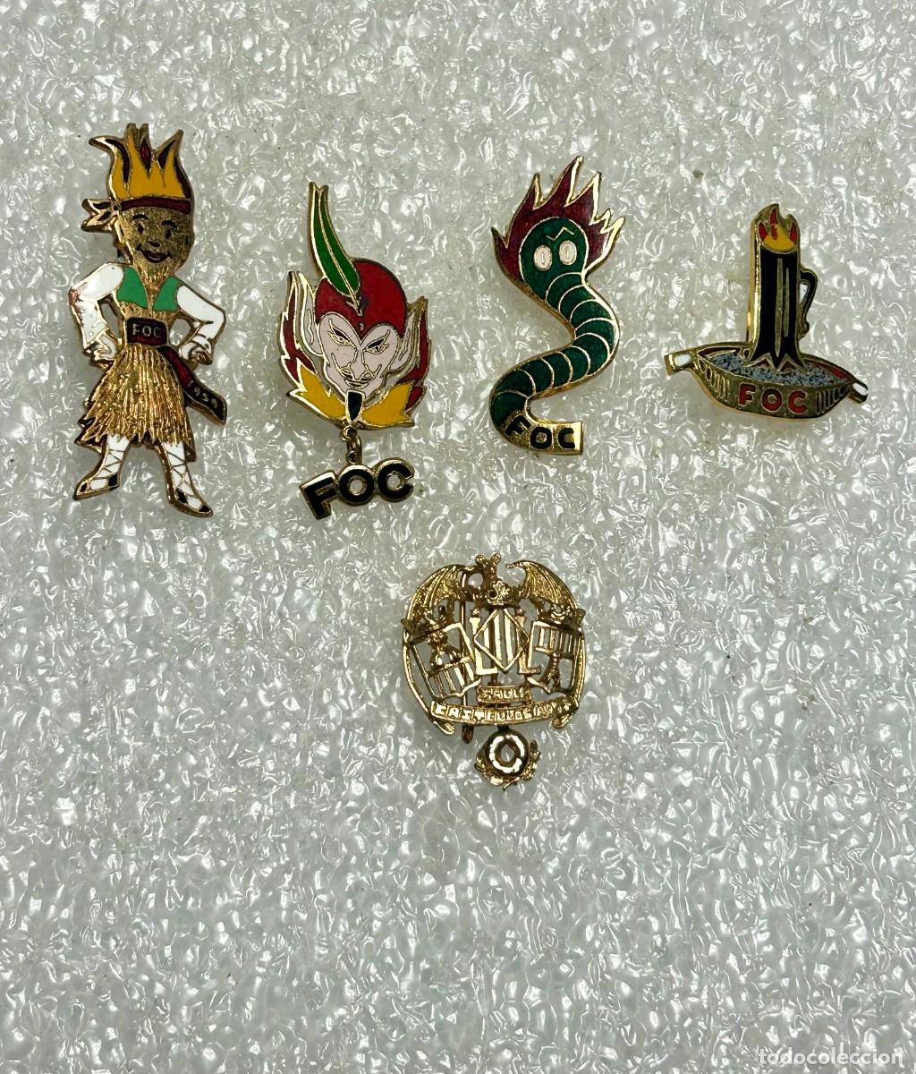Pins de colecci&oacute;n: 3968.Lote de 5 insignias pertenecientes a la m&iacute;tica falla o festival del &rdquo;Parador del FOC&rdquo;
