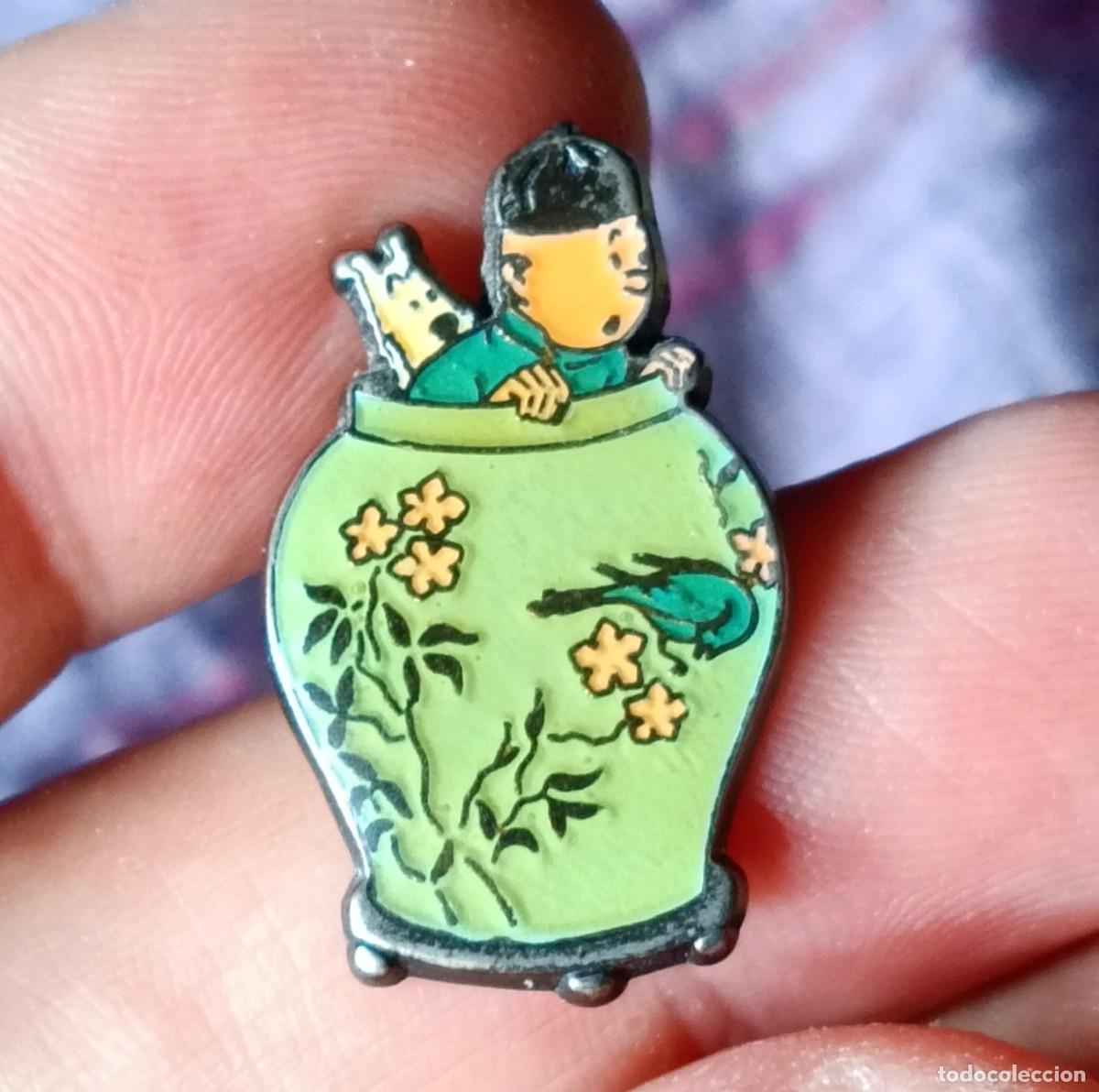 Pins de colecci&oacute;n: Pin. Tint&iacute;n y Mil&uacute;. Herg&eacute;. Lombard, Corner. Jarr&oacute;n Chino. El Loto Azul. &Uacute;nico en TC. Original. C&oacute;mic