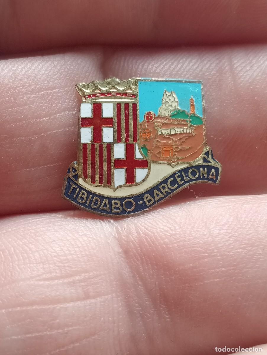 Pins de colecci&oacute;n: INSIGNIA TIBIDABO CON ESCUDO BARCELONA, TEMA LUGARES CIUDADES TURISMO PINS ALFILER