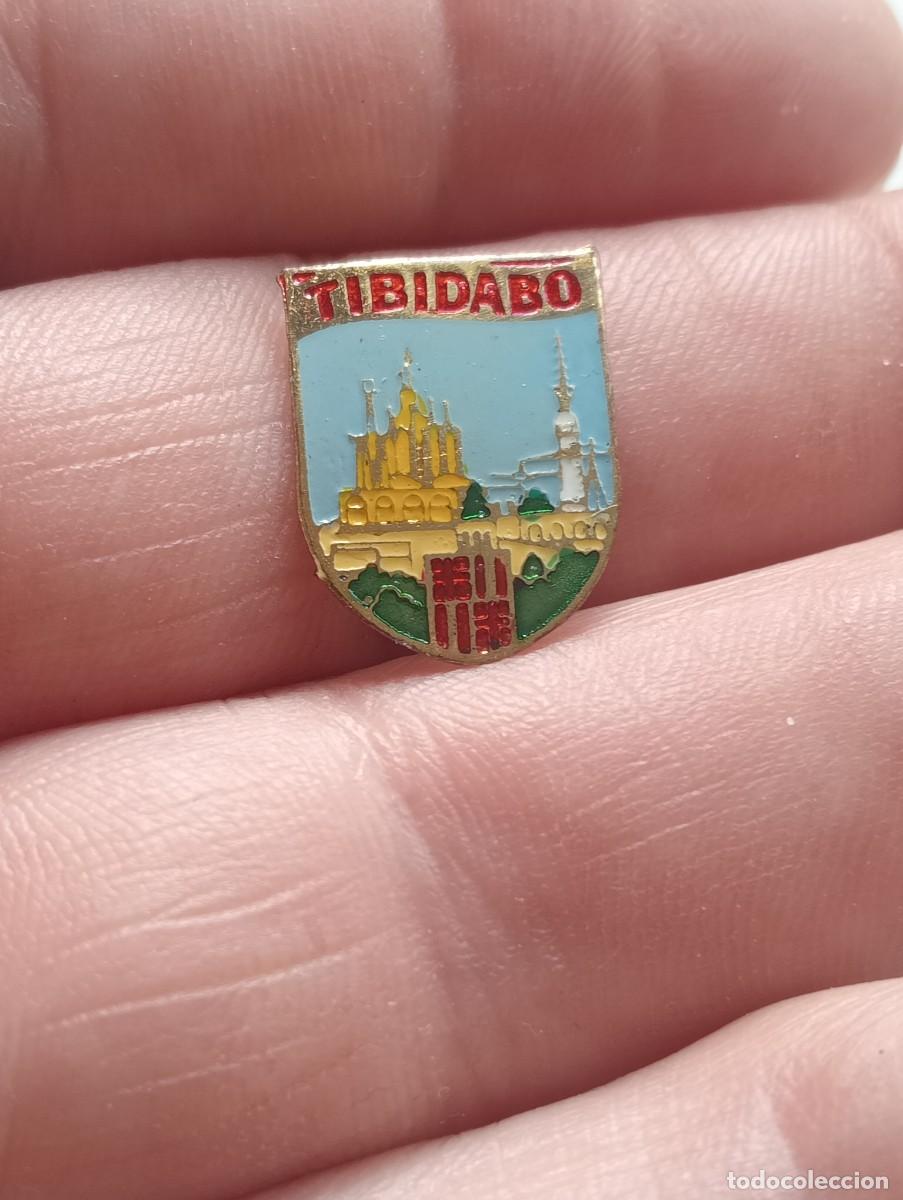 Pins de colecci&oacute;n: INSIGNIA TIBIDABO CON ESCUDO BARCELONA, TEMA LUGARES CIUDADES TURISMO PINS ALFILER