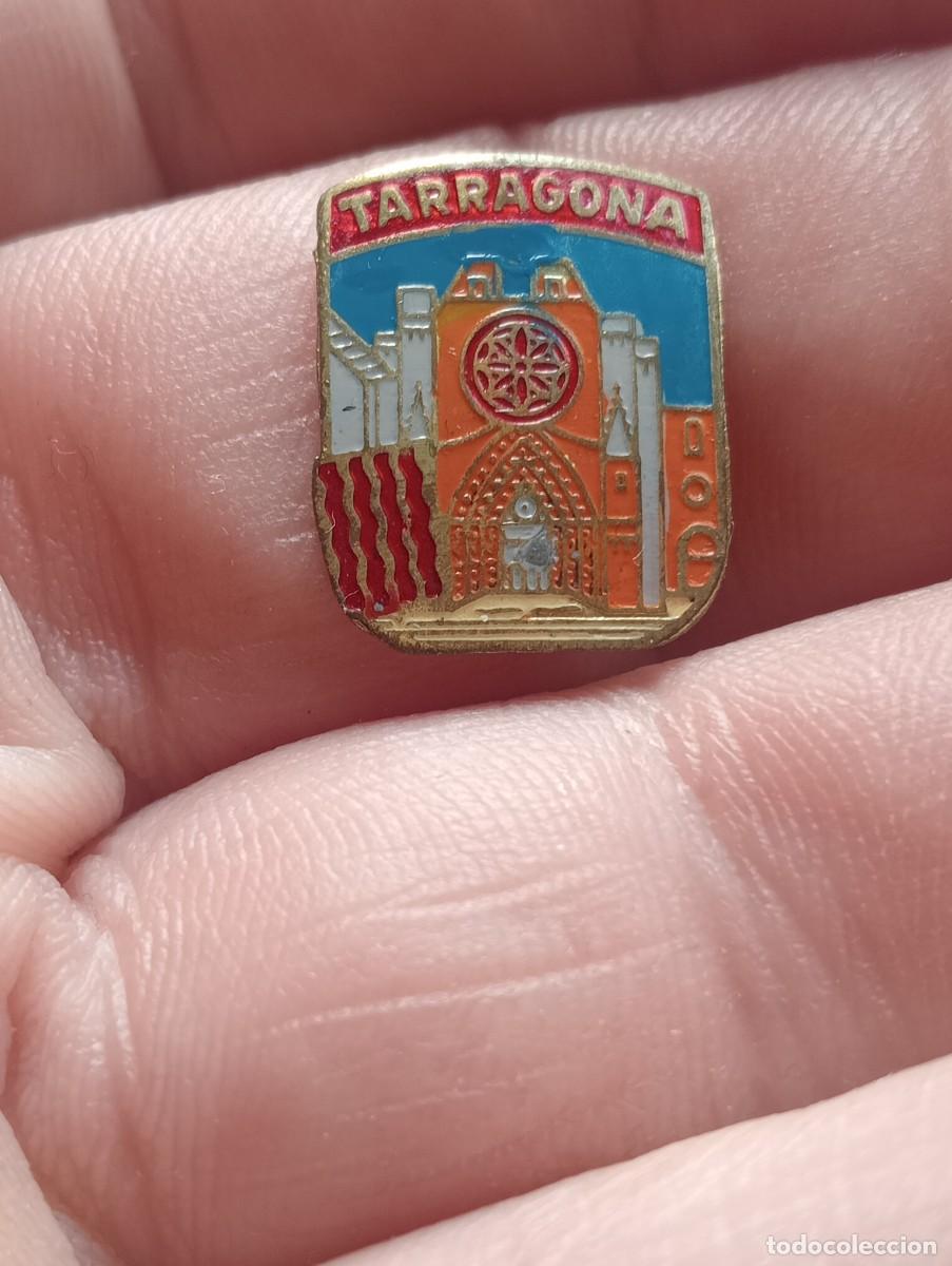 Pins de colecci&oacute;n: INSIGNIA TARRAGONA ESCUDO , CATALUNYA , TEMA LUGARES CIUDADES TURISMO PINS ALFILER