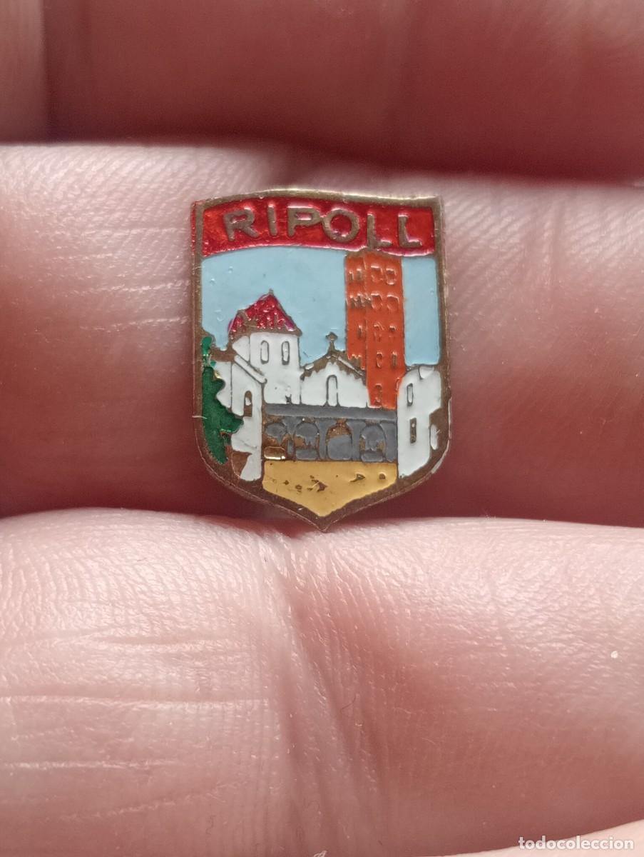 Pins de colecci&oacute;n: INSIGNIA RIPOLL GIRONA , CATALUNYA , TEMA LUGARES CIUDADES TURISMO PINS ALFILER