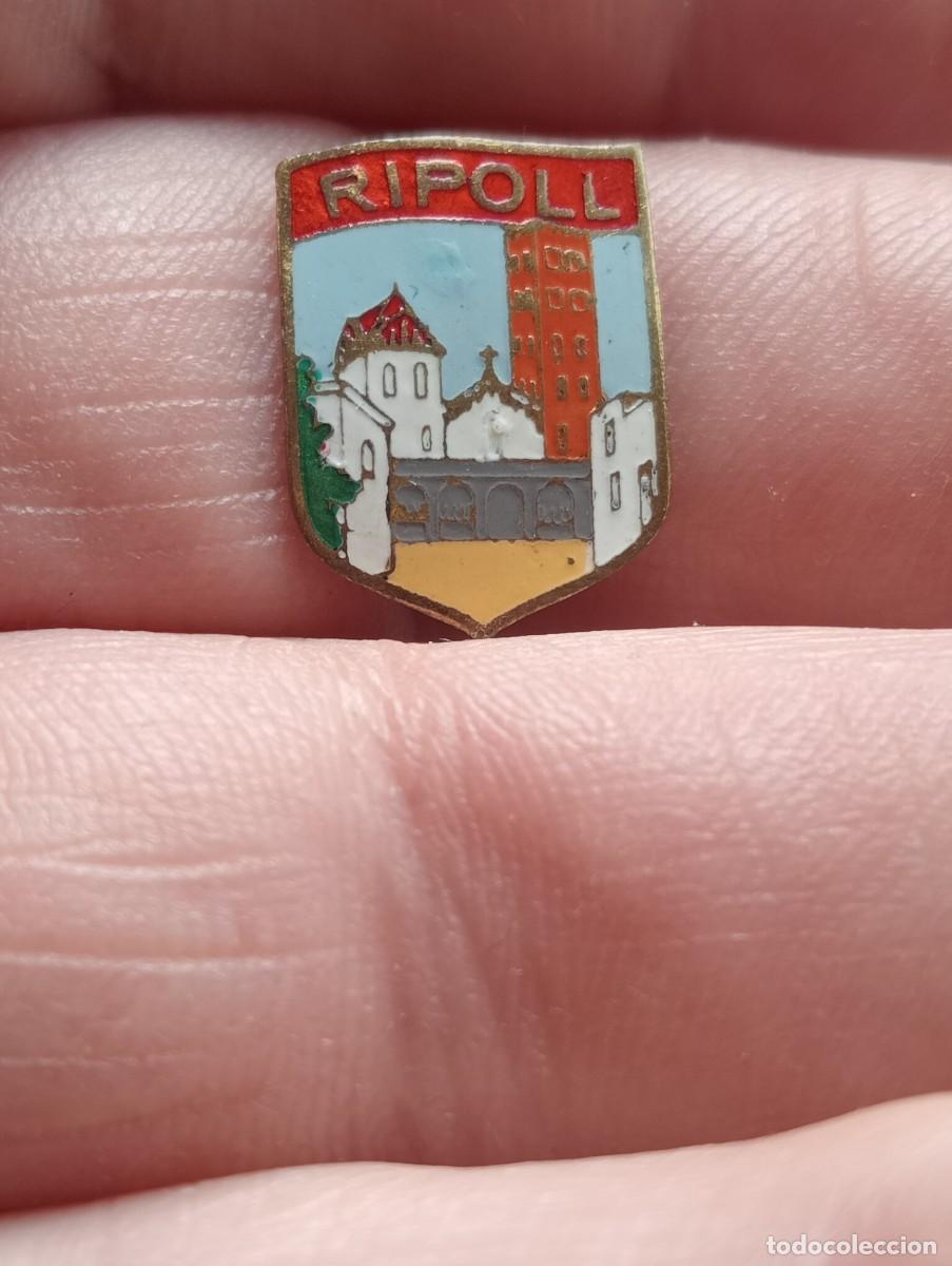 Pins de colecci&oacute;n: INSIGNIA RIPOLL GIRONA , CATALUNYA , TEMA LUGARES CIUDADES TURISMO PINS ALFILER