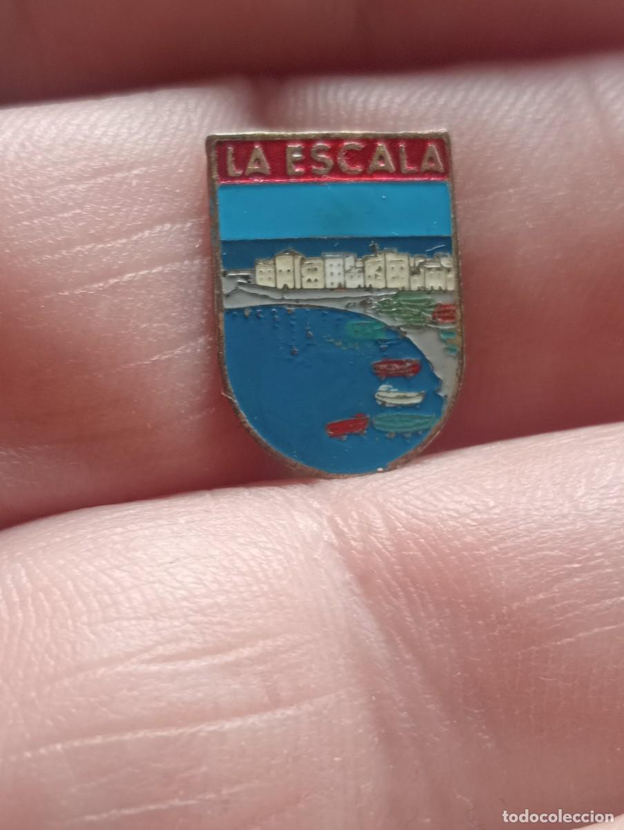 Pins de colecci&oacute;n: INSIGNIA LA ESCALA CATALUNYA TEMA LUGARES CIUDADES TURISMO PINS ALFILER