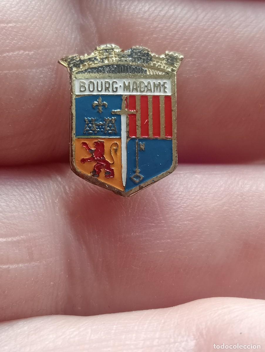 Pins de colecci&oacute;n: INSIGNIA ESCUDO HER&Aacute;LDICO BOURG MADAME PASO FRONTERA CON PUIGCERDA GIRONA PIN ALFILER