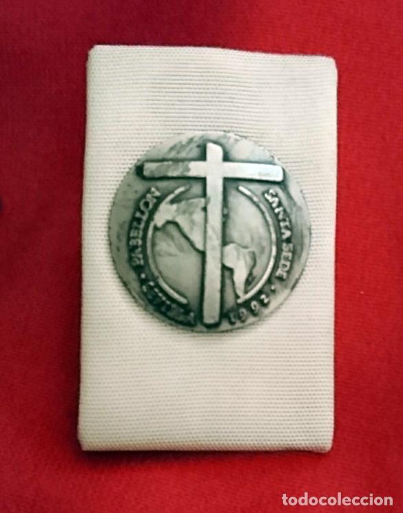 Pins de colecci&oacute;n: Pin Expo 92 Pabell&oacute;n Santa Sede de plata.