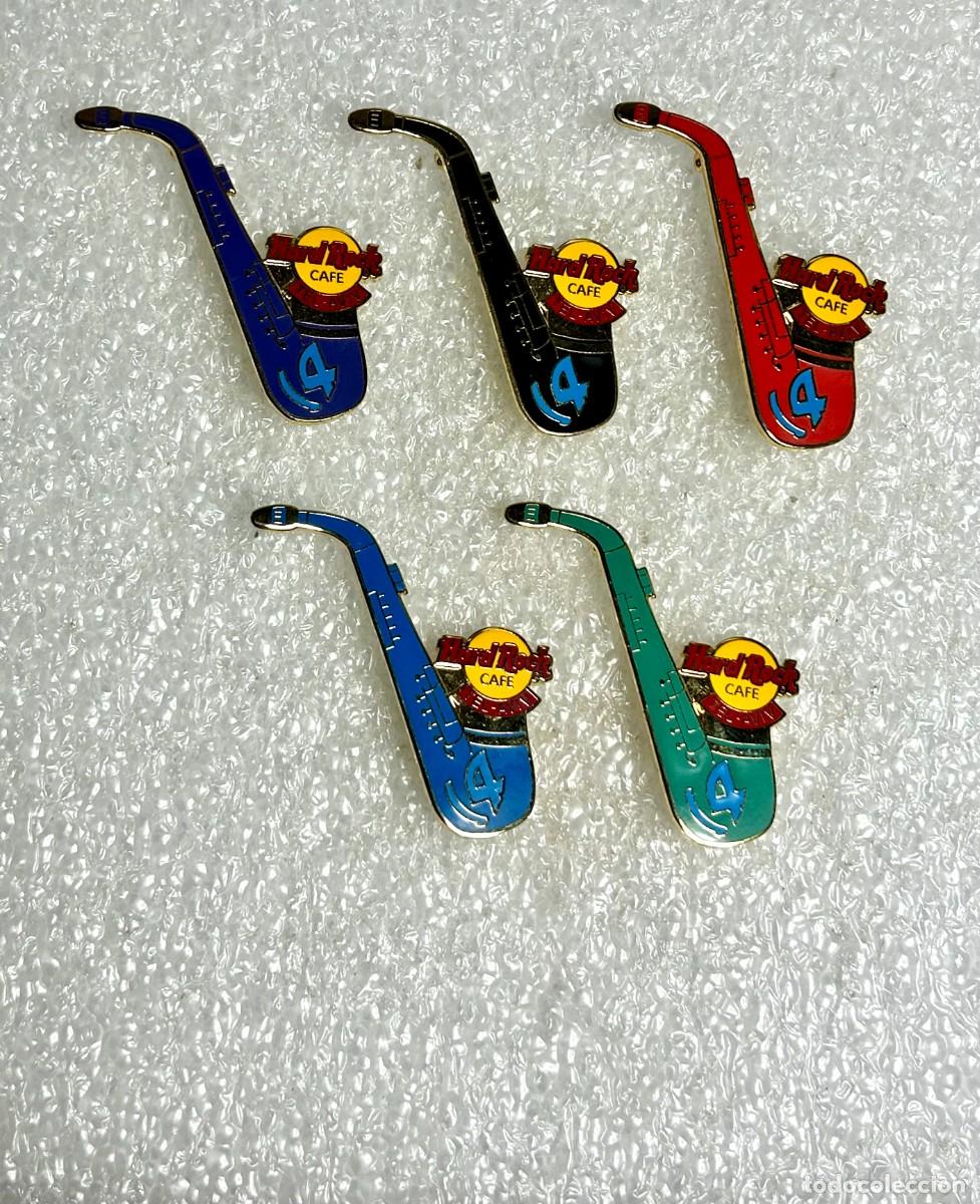 Pins de colecci&oacute;n: 4006.Lote de cinco pines con forma de saxof&oacute;n del Hard Rock Cafe ya cerrado de Tel Aviv, Israel