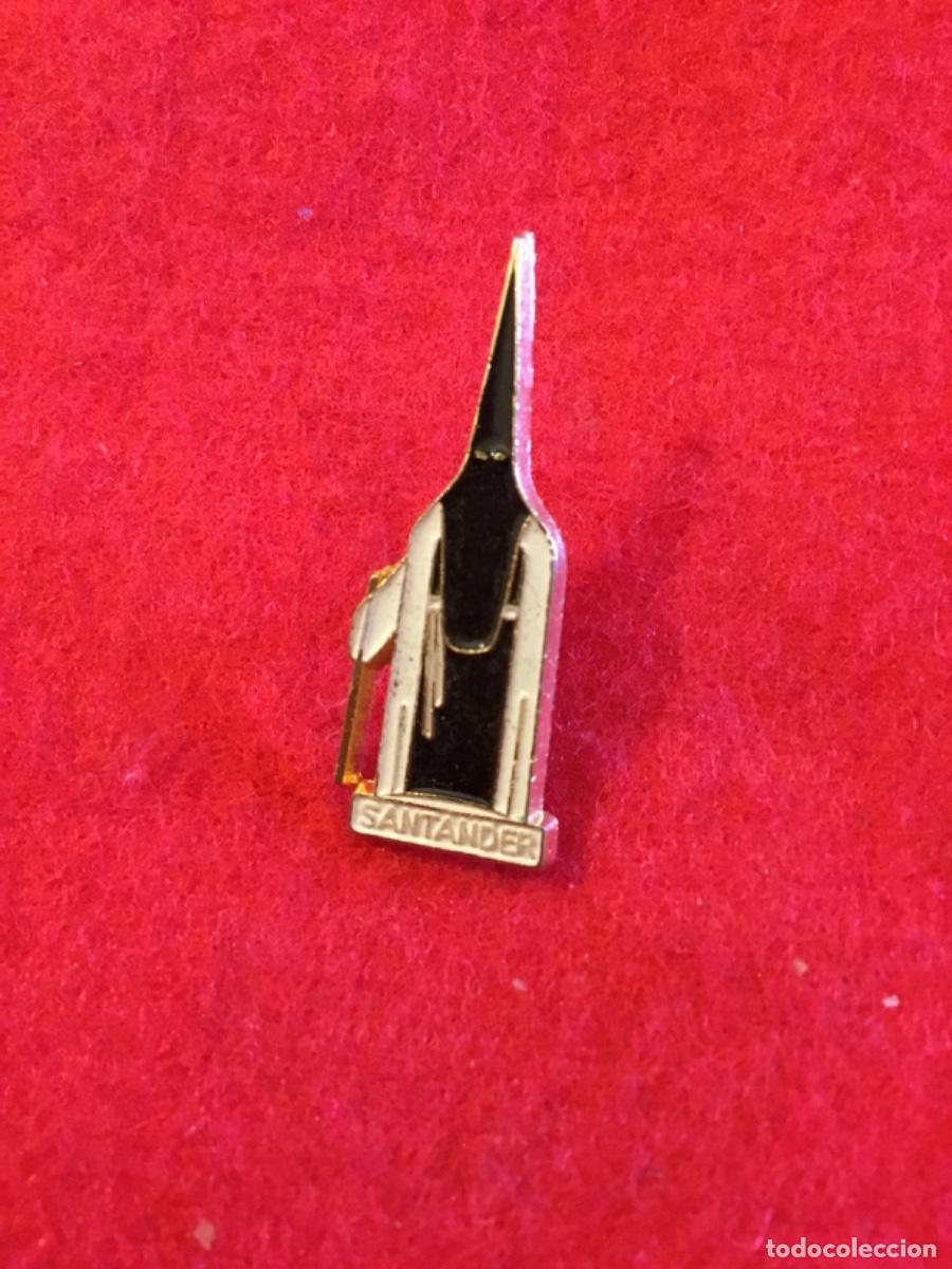 Pins de colecci&oacute;n: Antiguo pin insignia Nazareno, Santander