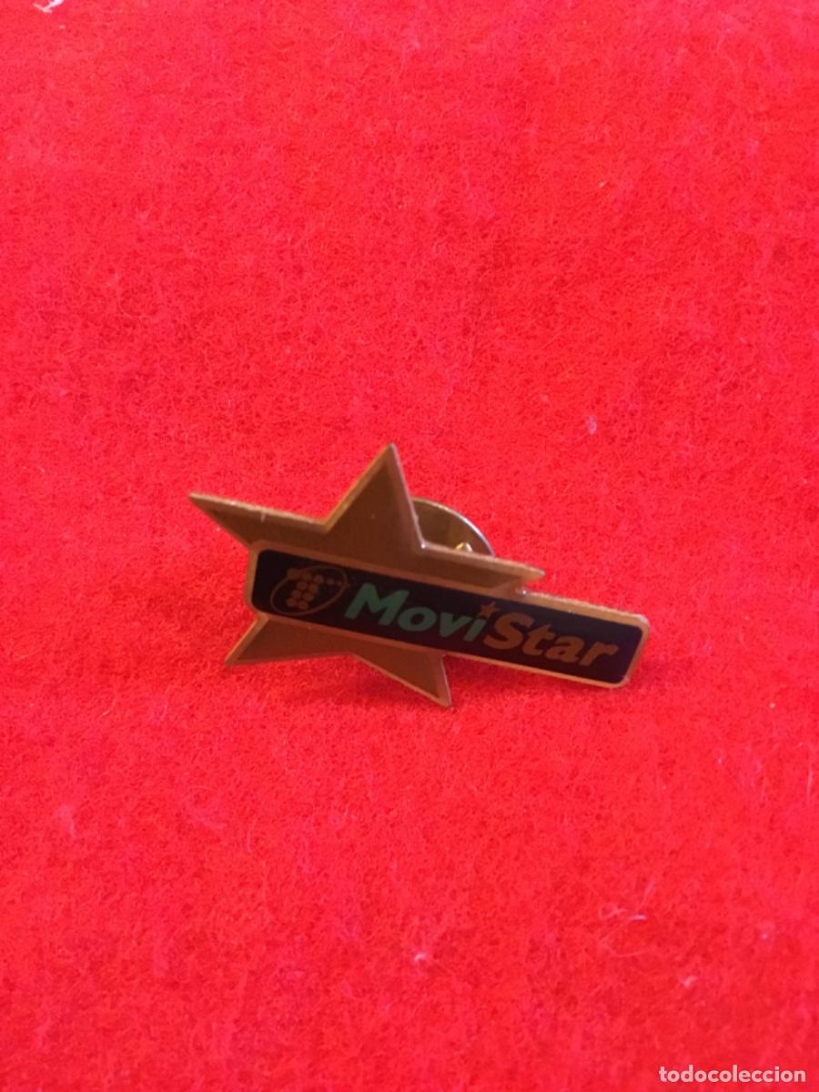 Pins de colecci&oacute;n: Antiguo pin insignia telef&oacute;nica Movistar