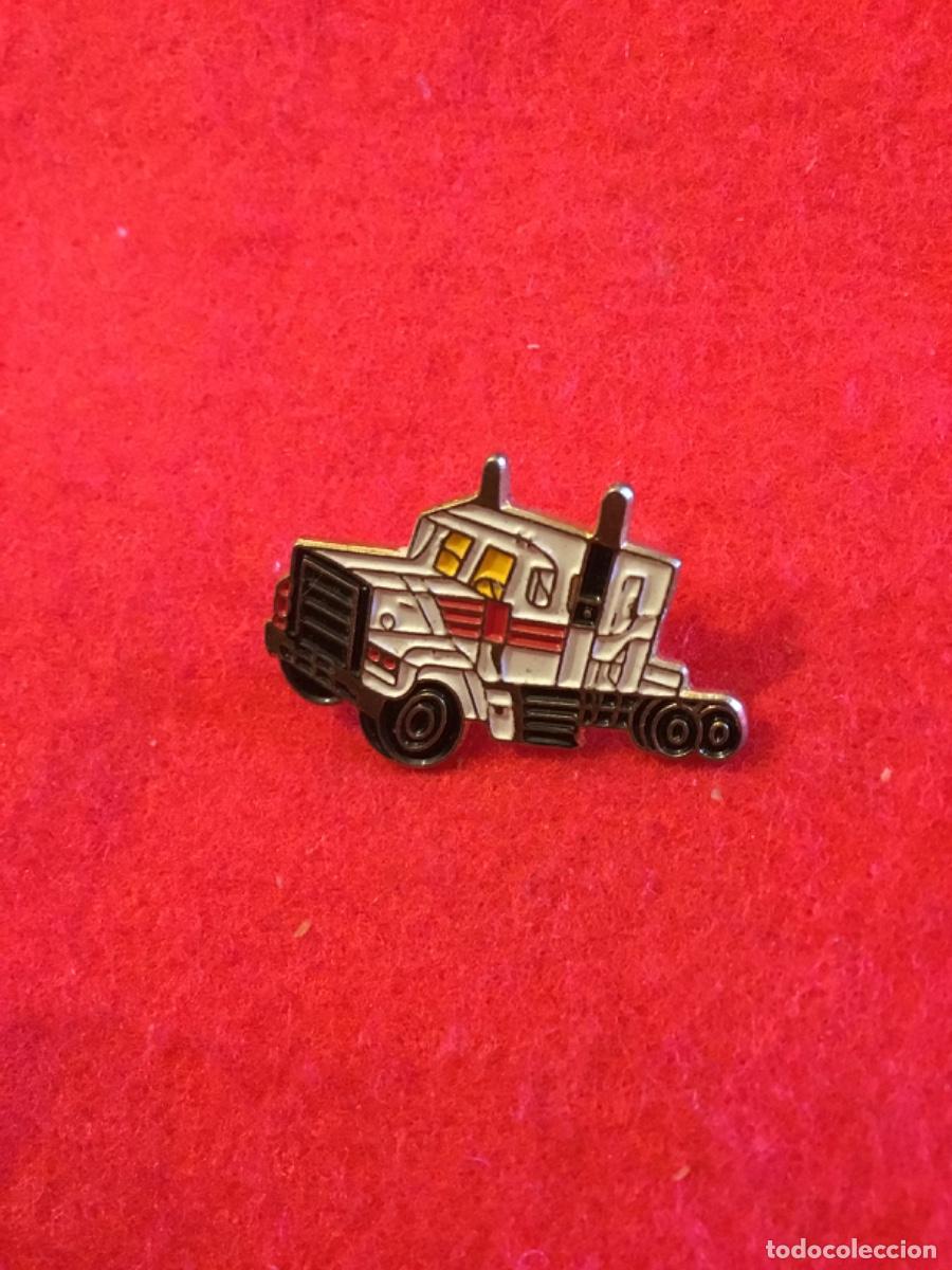 Pins de colecci&oacute;n: Antiguo pin insignia Cami&oacute;n