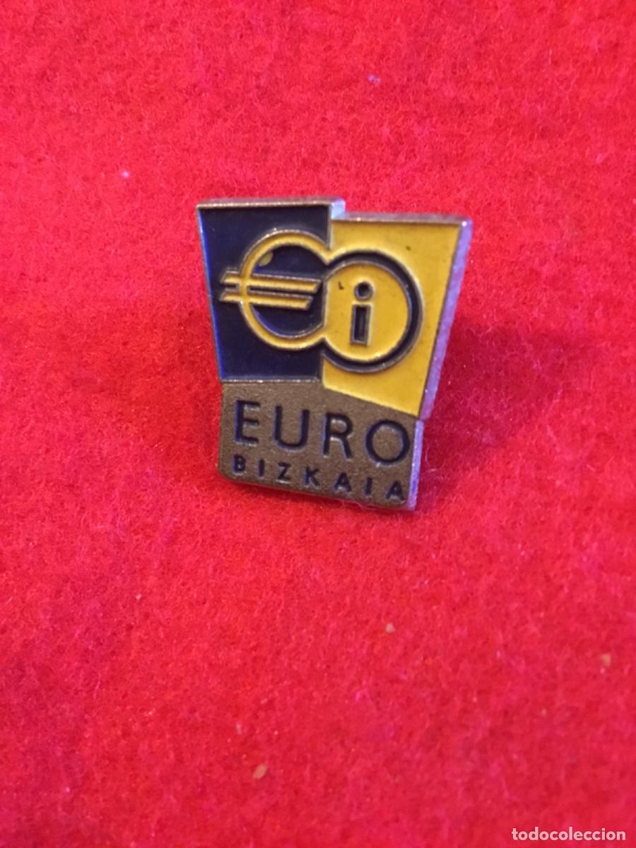 Pins de colecci&oacute;n: Antiguo pin insignia Euro Vizcaya