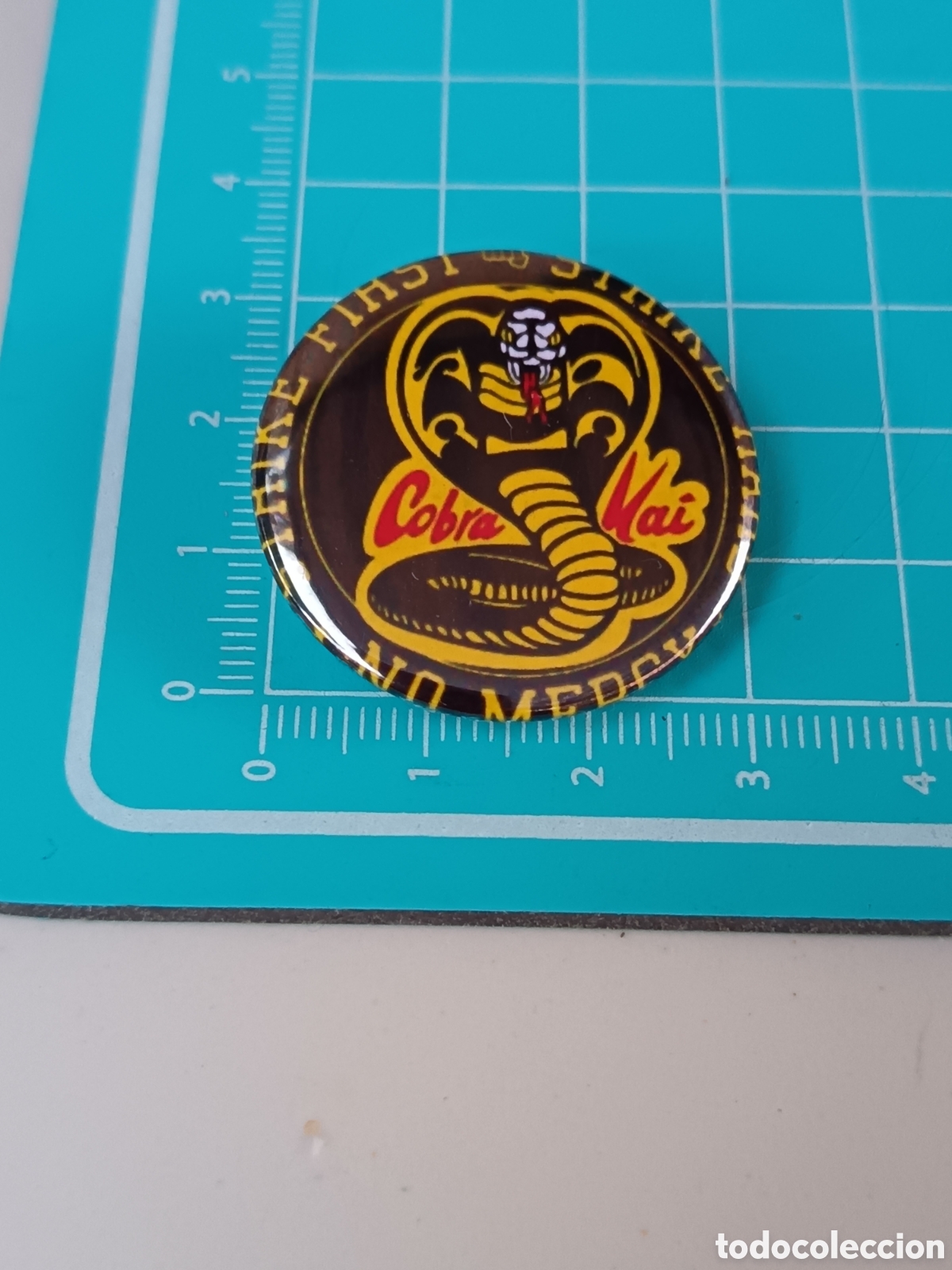 Pins de colecci&oacute;n: Chapa pin vintage Cobra Kai