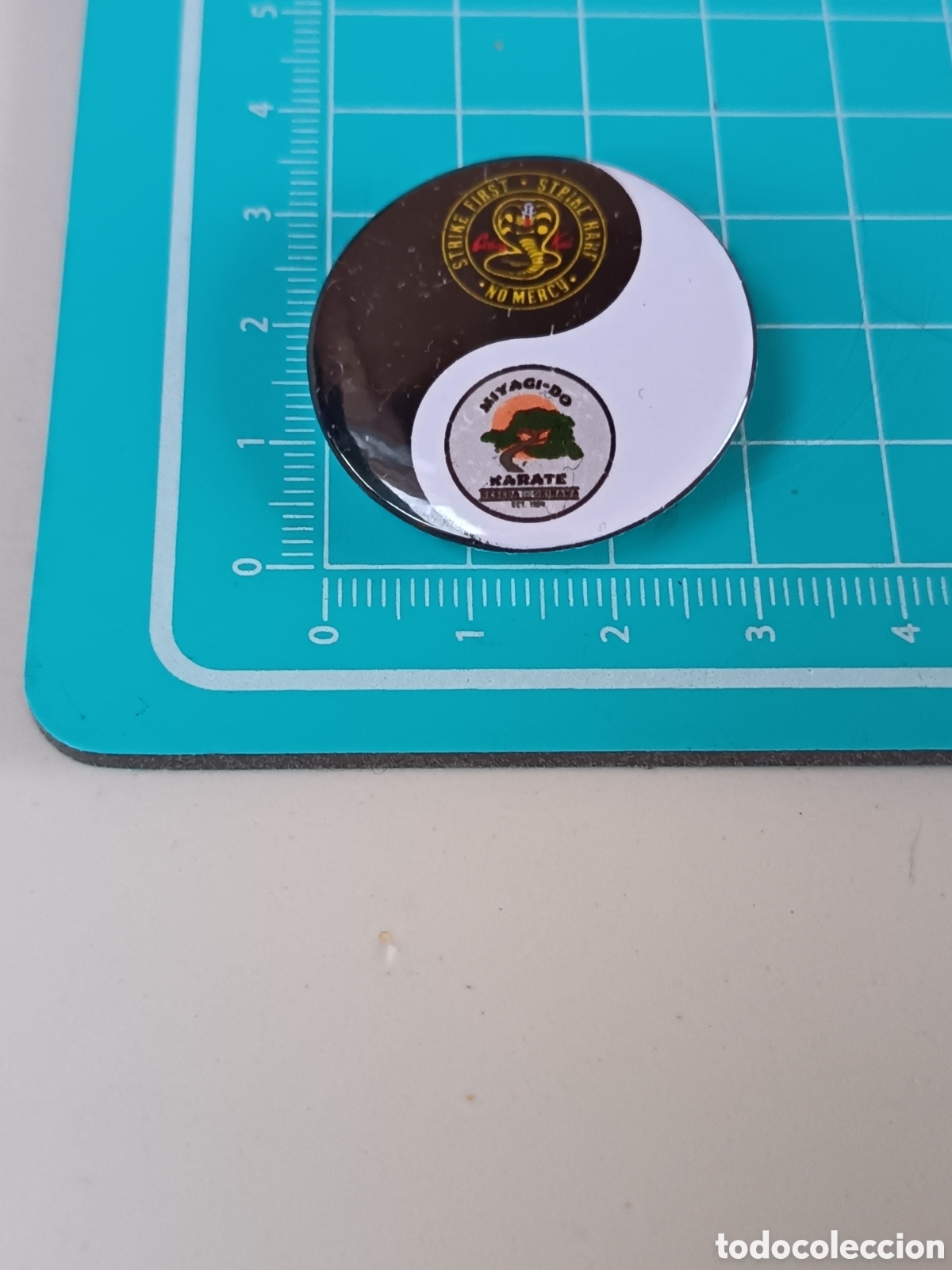 Pins de colecci&oacute;n: Chapa pin vintage Cobra Kai