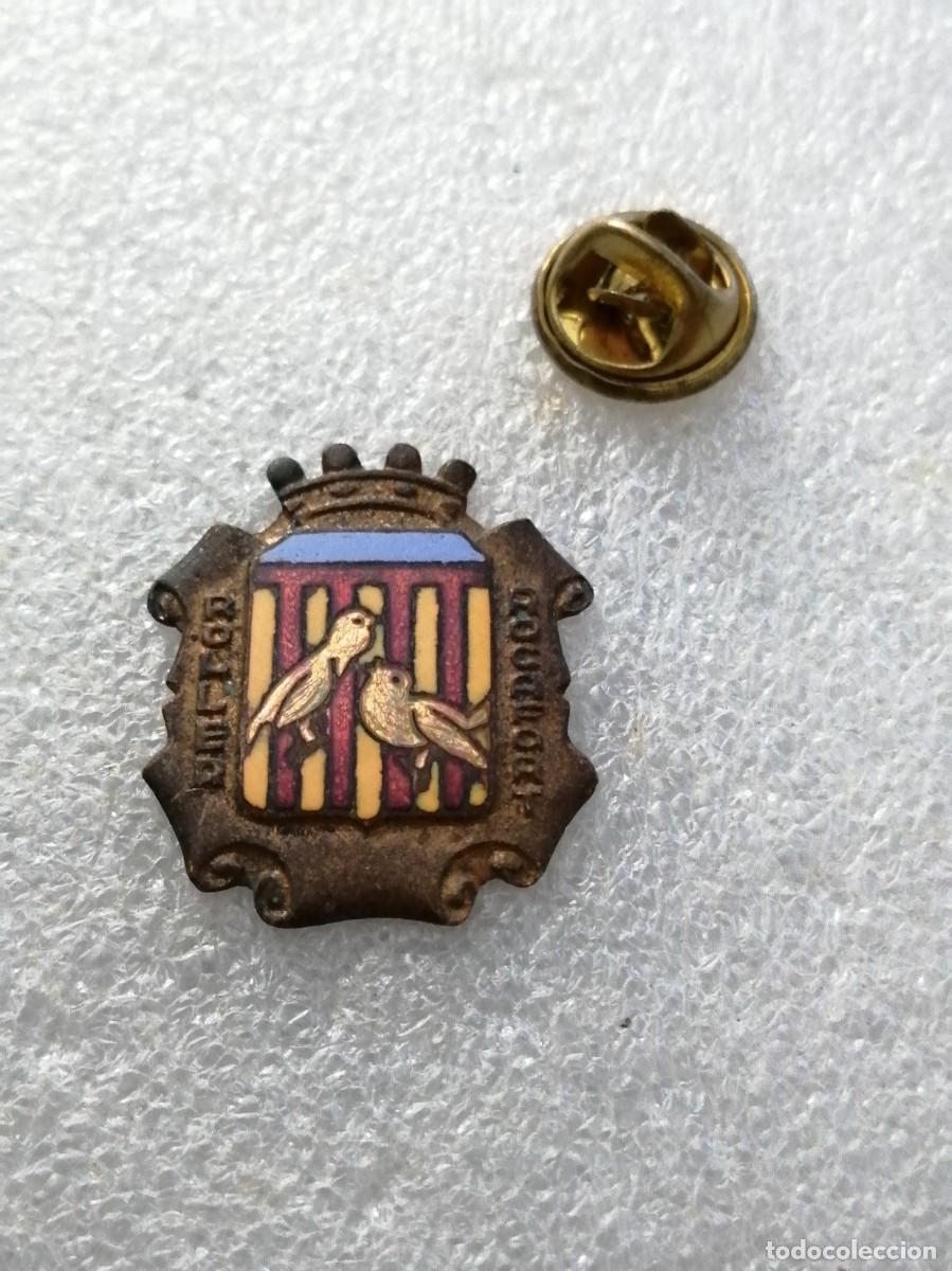 Pins de colecci&oacute;n: PIN 000 &Uacute;NICO ESMALTADO FUEGO ANTIGUO PREMIO CANARIO HARZER ROLLER ASOCIACION ORNITOLOGICA ROCAFORT