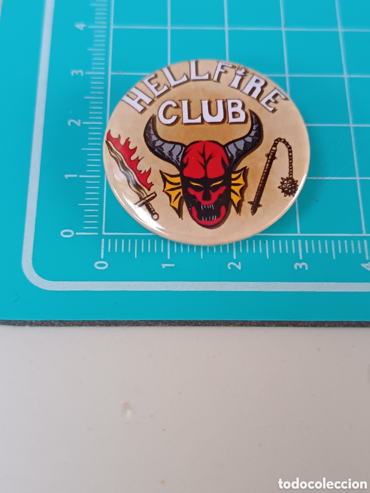 Pins de colecci&oacute;n: Chapa pin vintage Hellfire Club De Strangers Things
