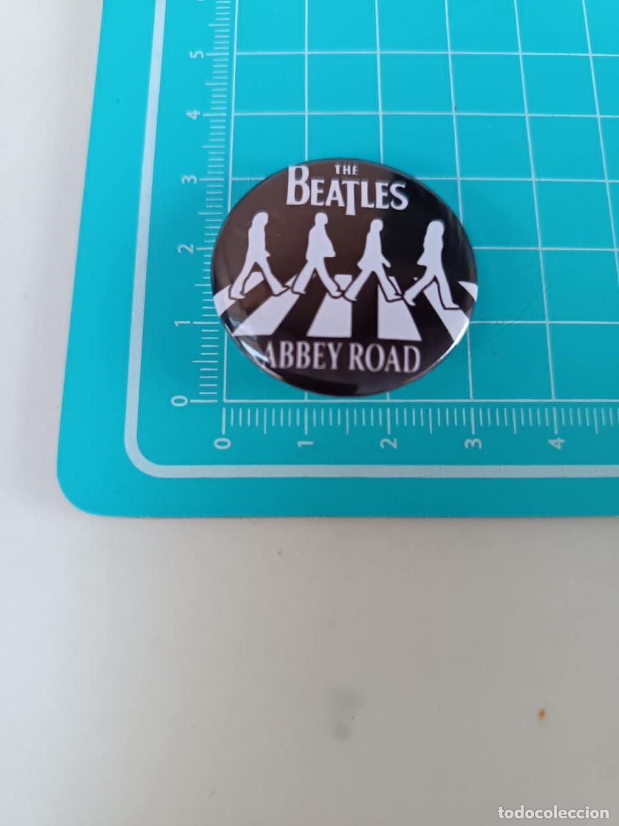 Sammlung von Pins: Chapa pin vintage The Beatles
