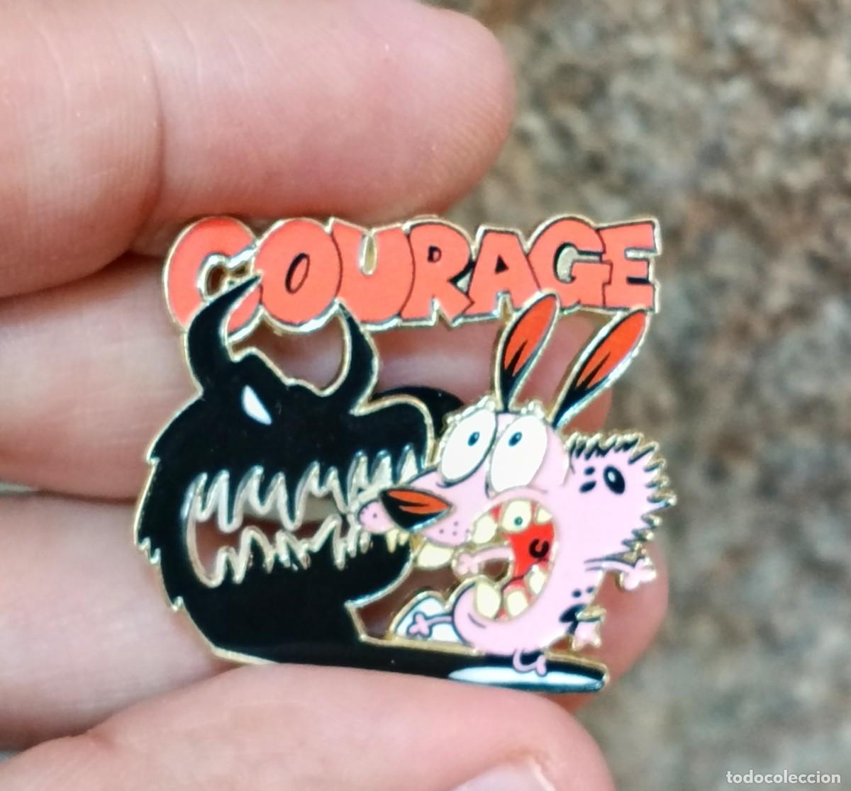 Pins de colecci&oacute;n: Pin de Agallas. El perro cobarde. Courage. &Uacute;nico en TC