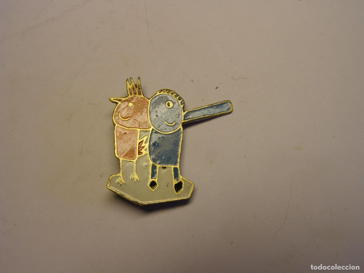 Pins de colecci&oacute;n: Vieja insignia con logo tipo Mir&oacute;.