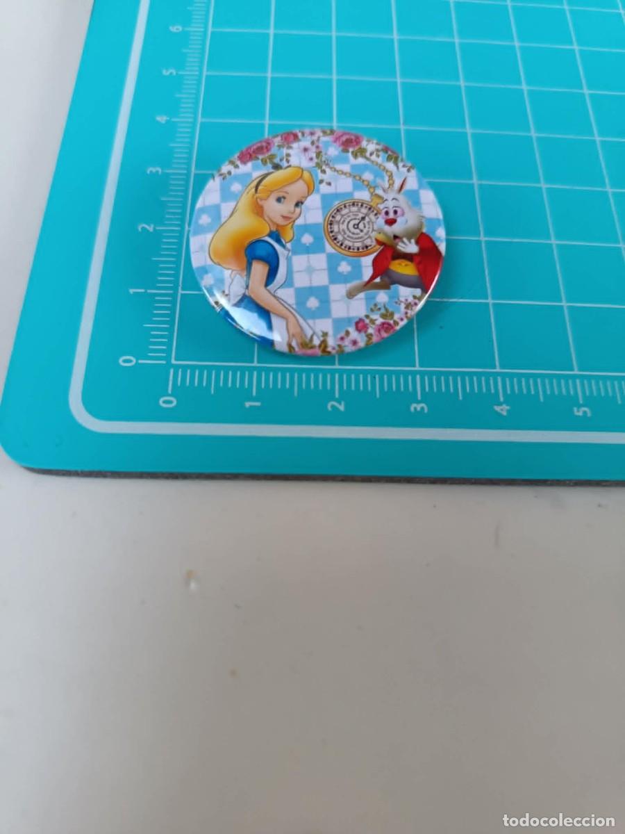 Pins de colecci&oacute;n: Chapa pin vintage Alicia en el Pa&iacute;s de las Maravillas de Disney