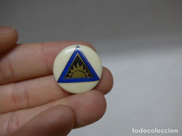 Pin's de collection: Antigua insignia o chapa a identificar
