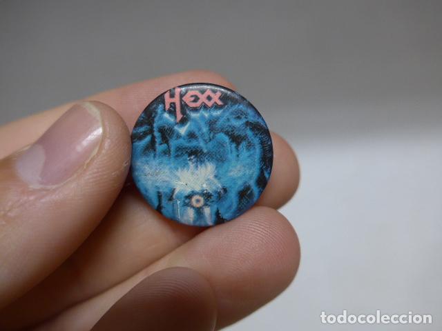 Pins de colecci&oacute;n: Antigua chapa o insignia original del grupo de musica heavy HEXX