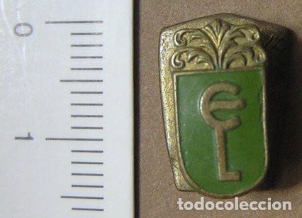 Pins de colecci&oacute;n: INSIGNIA DE UN ESCUDO HER&Aacute;LDICO - FABRICADO POR PUJOL (BARCELONA)
