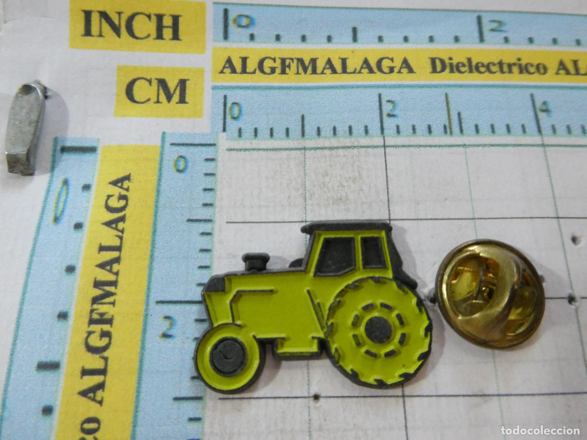 Pins de colecci&oacute;n: PIN DE COCHES MOTOS. TRACTOR AMARILLO