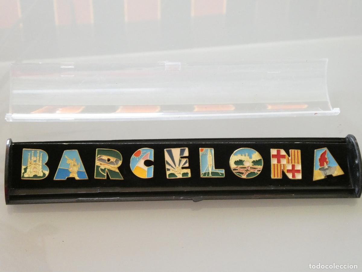 Collection pins: 10 PINS DE TURISMO. TIPO PUZLE PUZZLE. BARCELONA CATALU&Ntilde;A. MONUMENTOS. CON CAJA 100GR