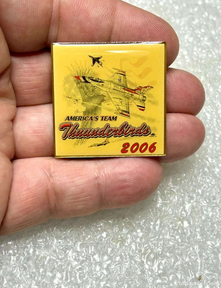 Collection pins: 4033.Pin vintage del equipo de acrobacia a&eacute;rea USAF Thunderbirds a&ntilde;o 2006