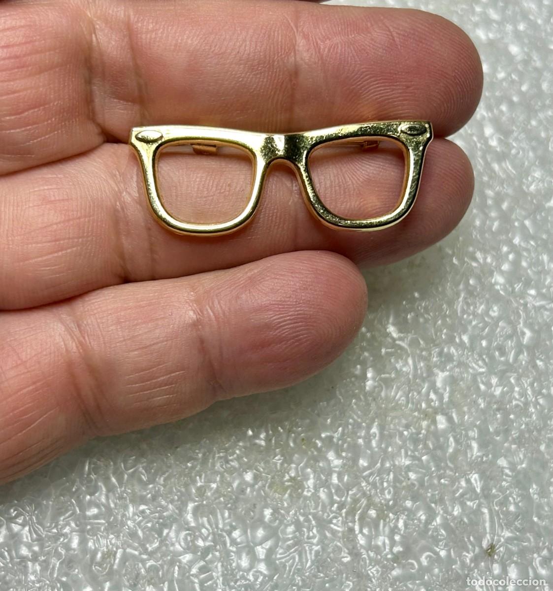 Pins de colecci&oacute;n: 4039.Broche con forma de gafas en tono dorado