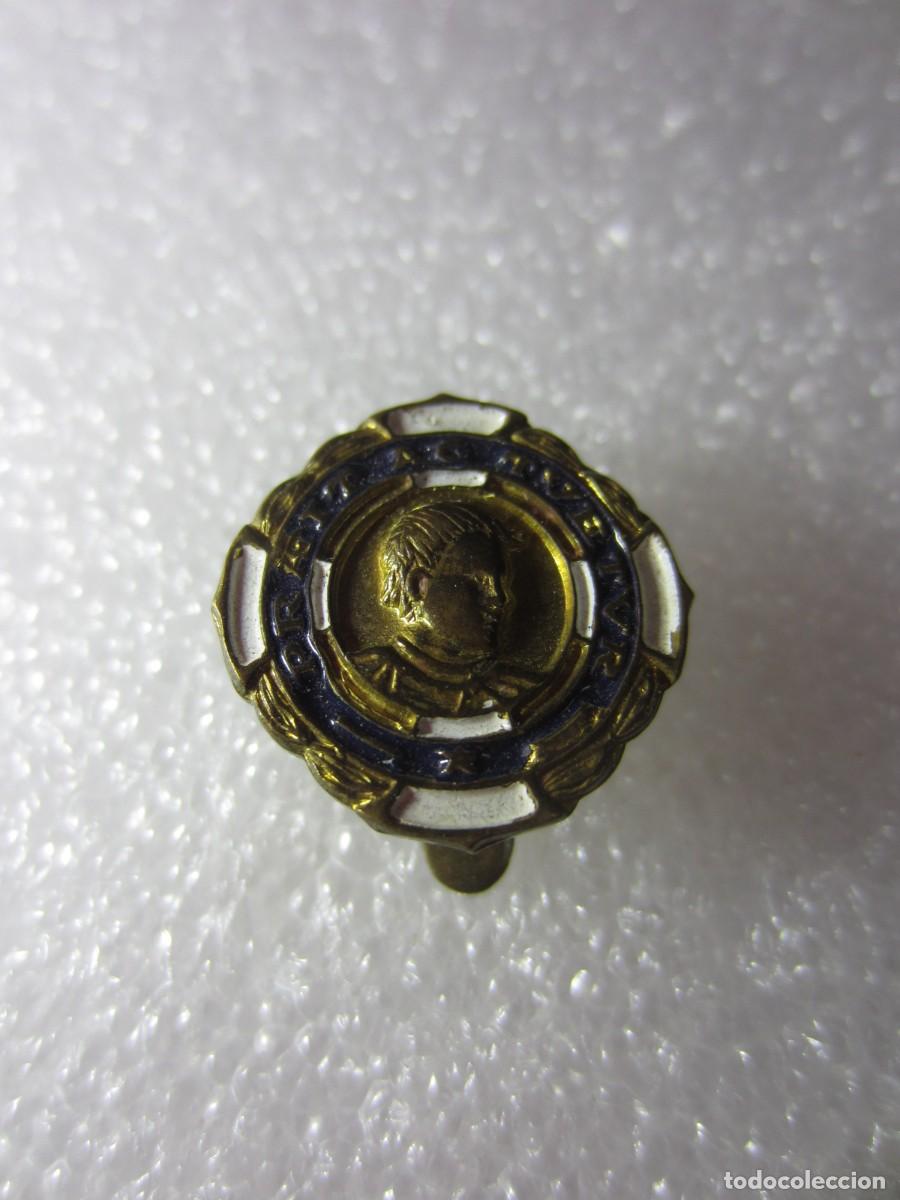 Pins de colecci&oacute;n: Pin Solapa Asociaci&oacute;n Antiguos Alumnos Salesianos Don Bosco PRAEIT AC TVETVR (Lote 2)