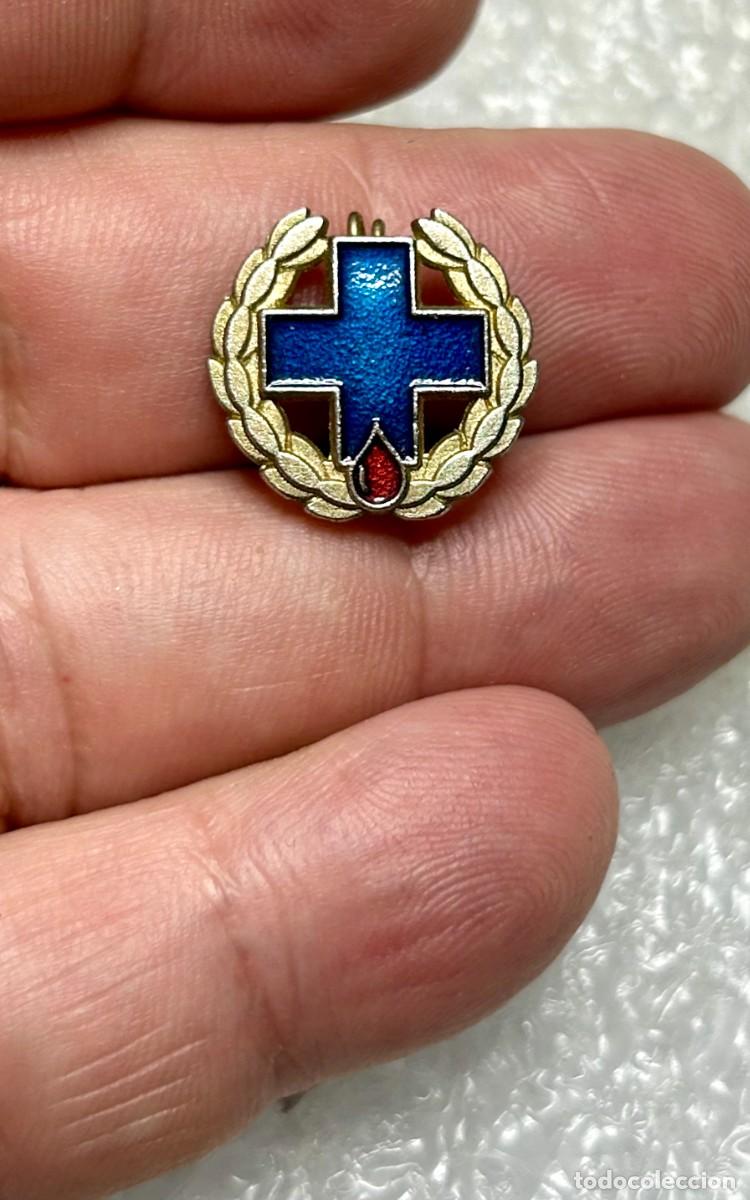 Pins de colecci&oacute;n: 4041.Antigua insignia de la Asociaci&oacute;n Espa&ntilde;ola de Donantes de Sangre