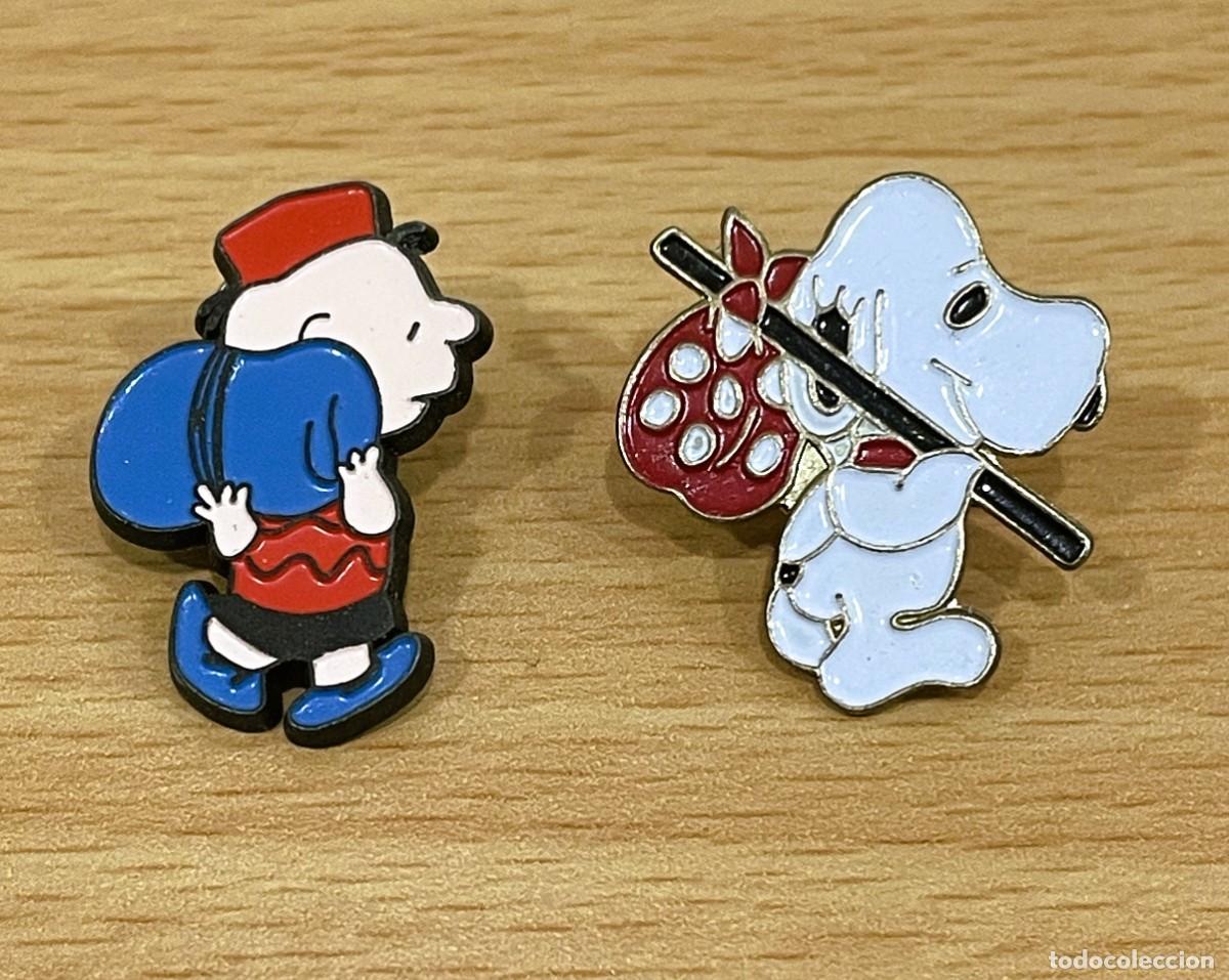 Pins de colecci&oacute;n: LOTE DE 2 PINS PEANUTS - SNOOPY Y CHARLIE BROWN SE VAN DE VACACIONES