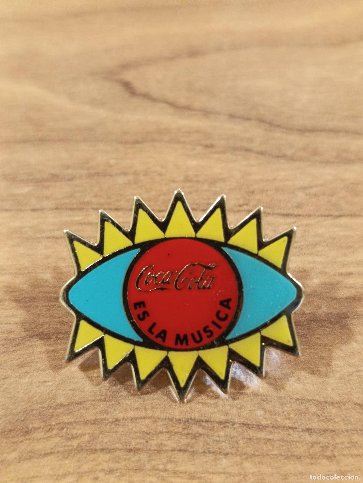 Pins de colecci&oacute;n: PIN COCA COLA BOTE CON CASCOS - Foto 1