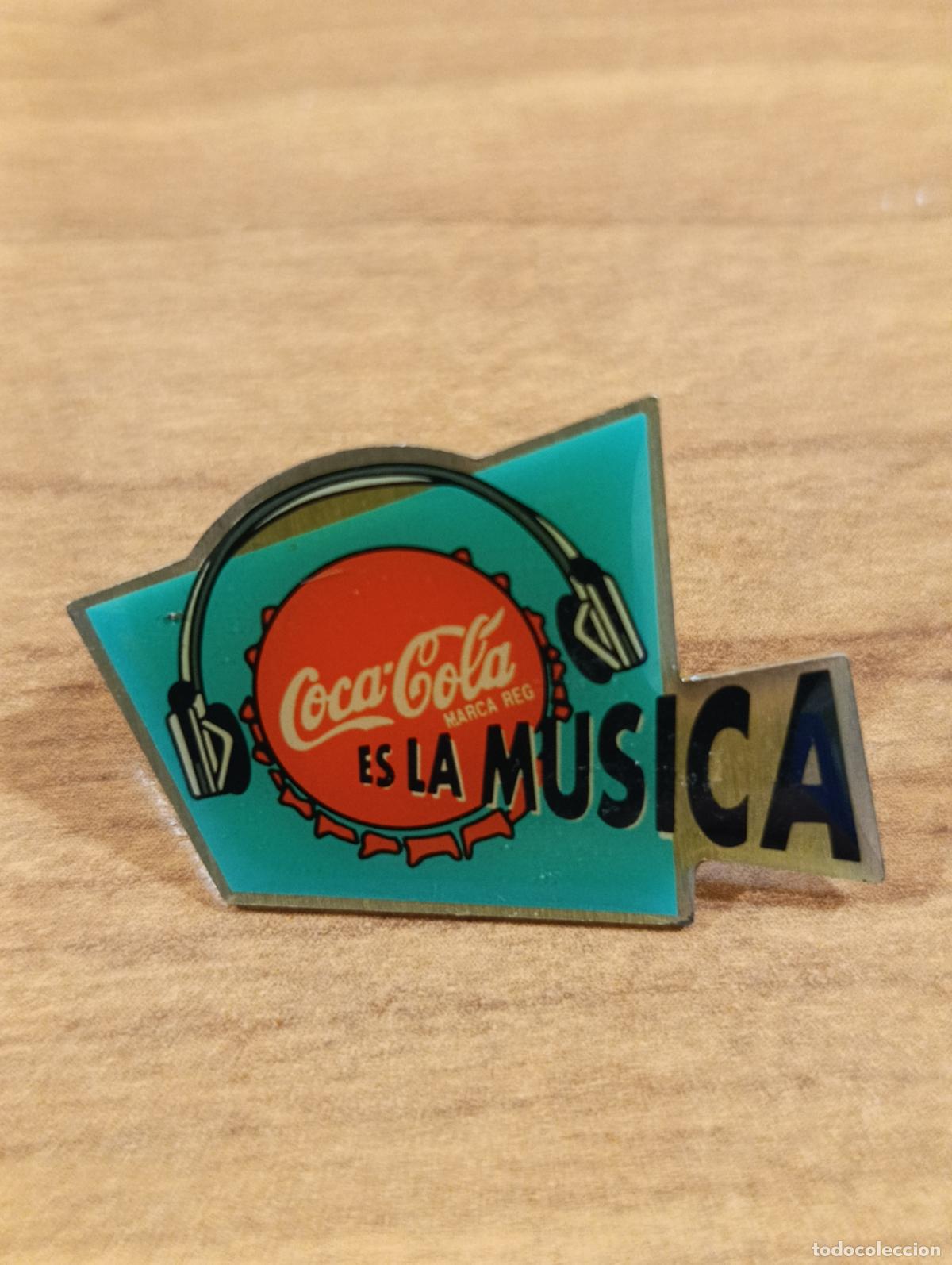 Pins de colecci&oacute;n: PIN COCA COLA BOTE CON CASCOS - Foto 1