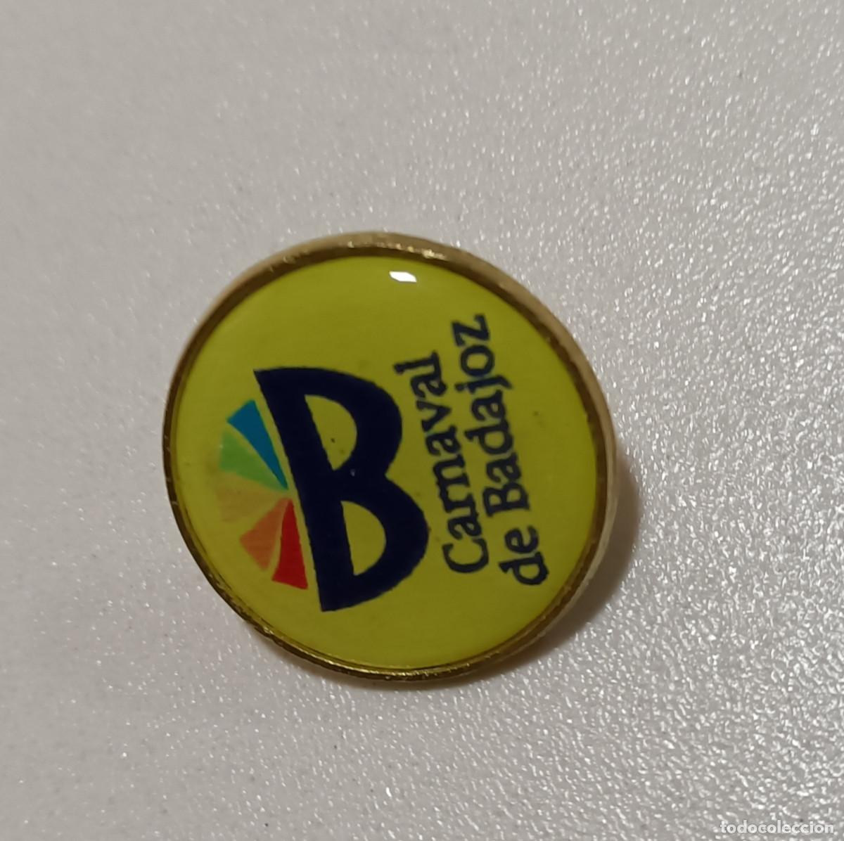 Collection pins: Pin logotipo redondo amarillo carnavales Logo carnaval de Badajoz fiestas extremadura antifaz