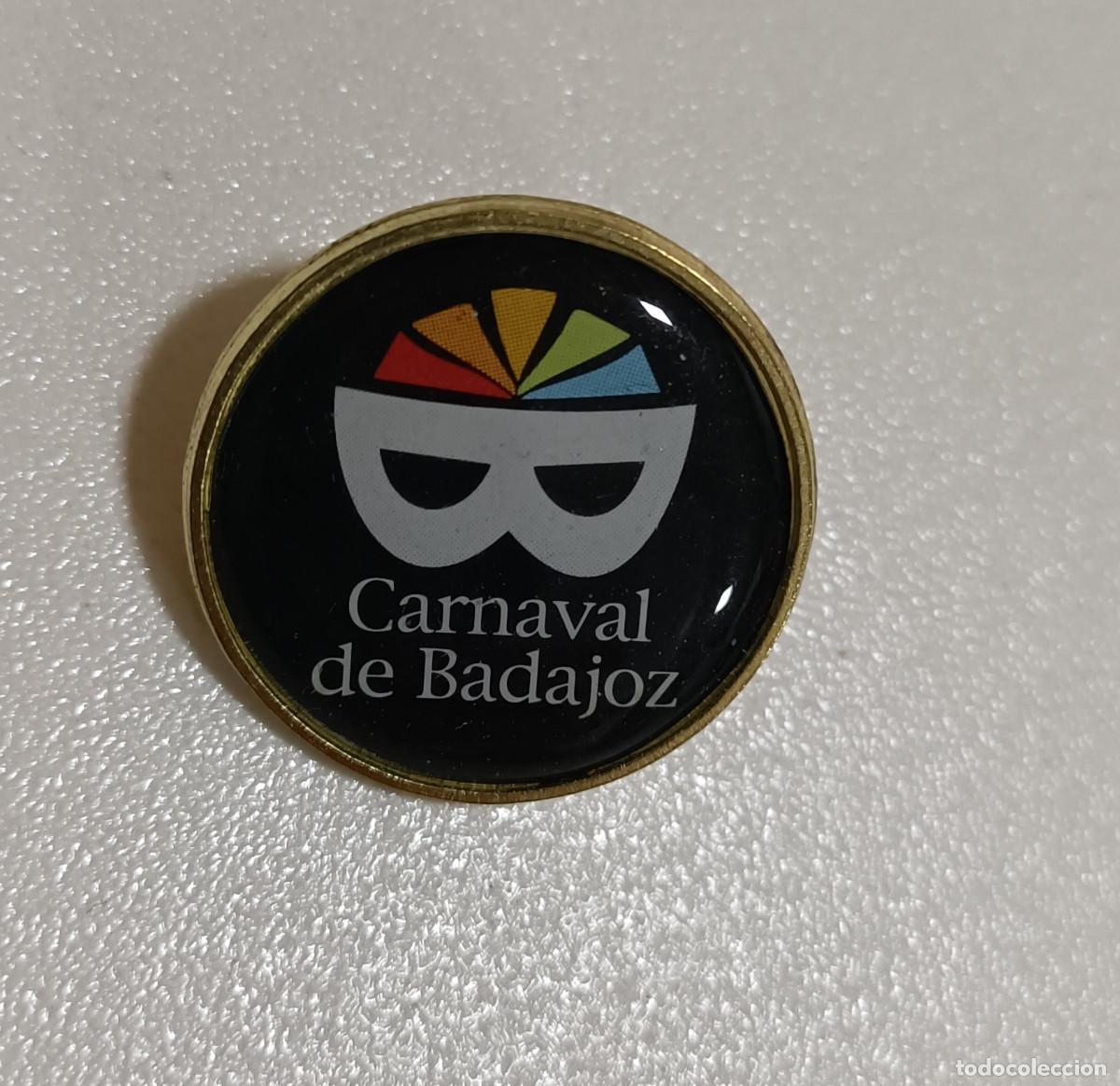 Pin's de collection: Pin logotipo redondo negro carnavales Logo carnaval de Badajoz fiestas extremadura antifaz
