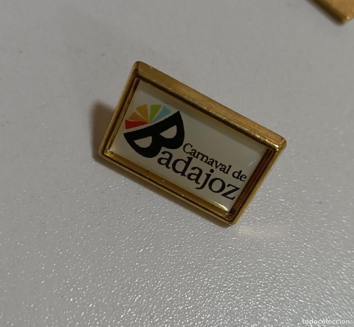 Pins de colecci&oacute;n: Pin logotipo logo carnaval de Badajoz fiestas extremadura 2020