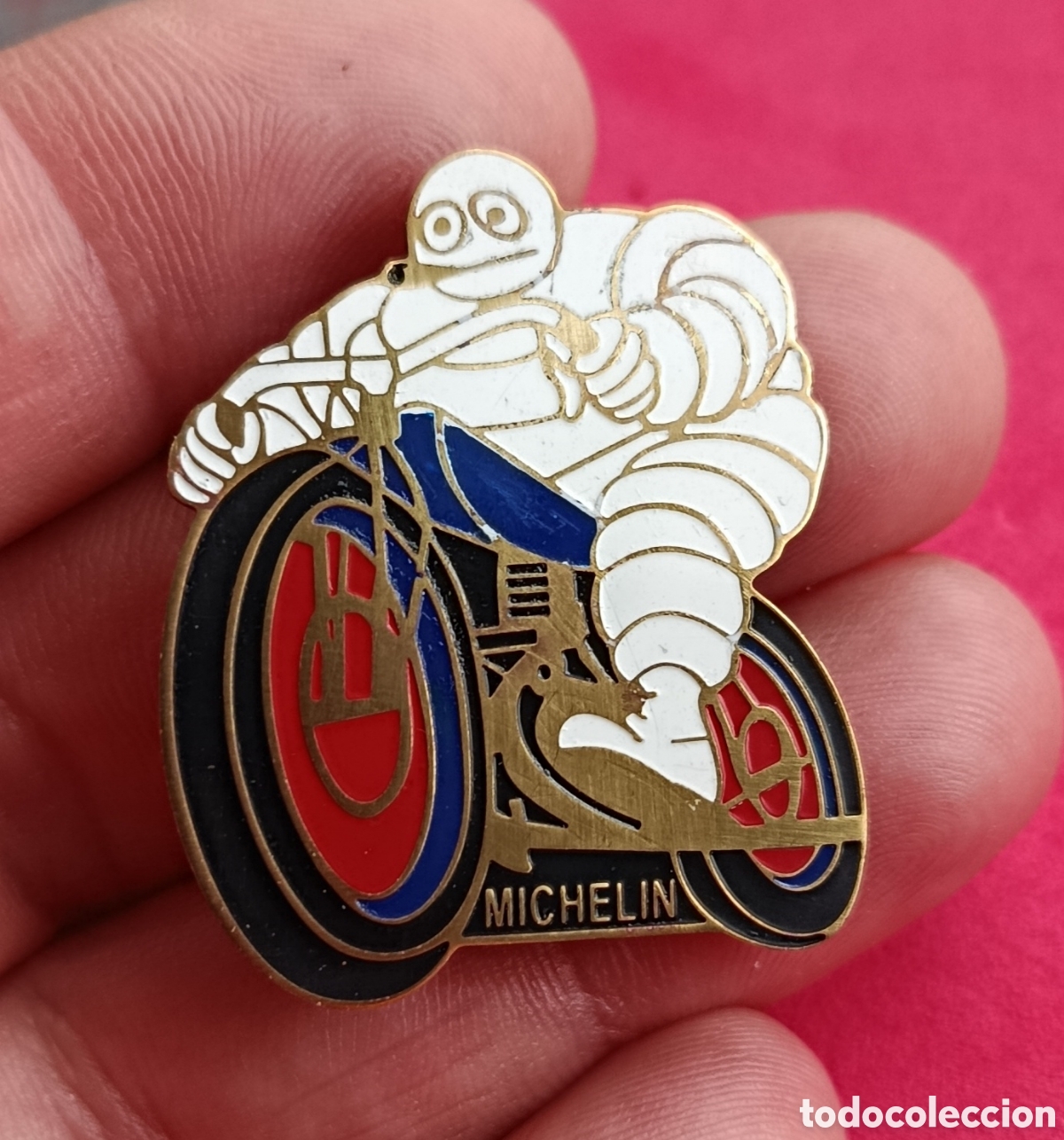 Pins de colecci&oacute;n: Antigua insignia pin de aguja Imperdible neum&aacute;ticos Michelin Bibendum badge