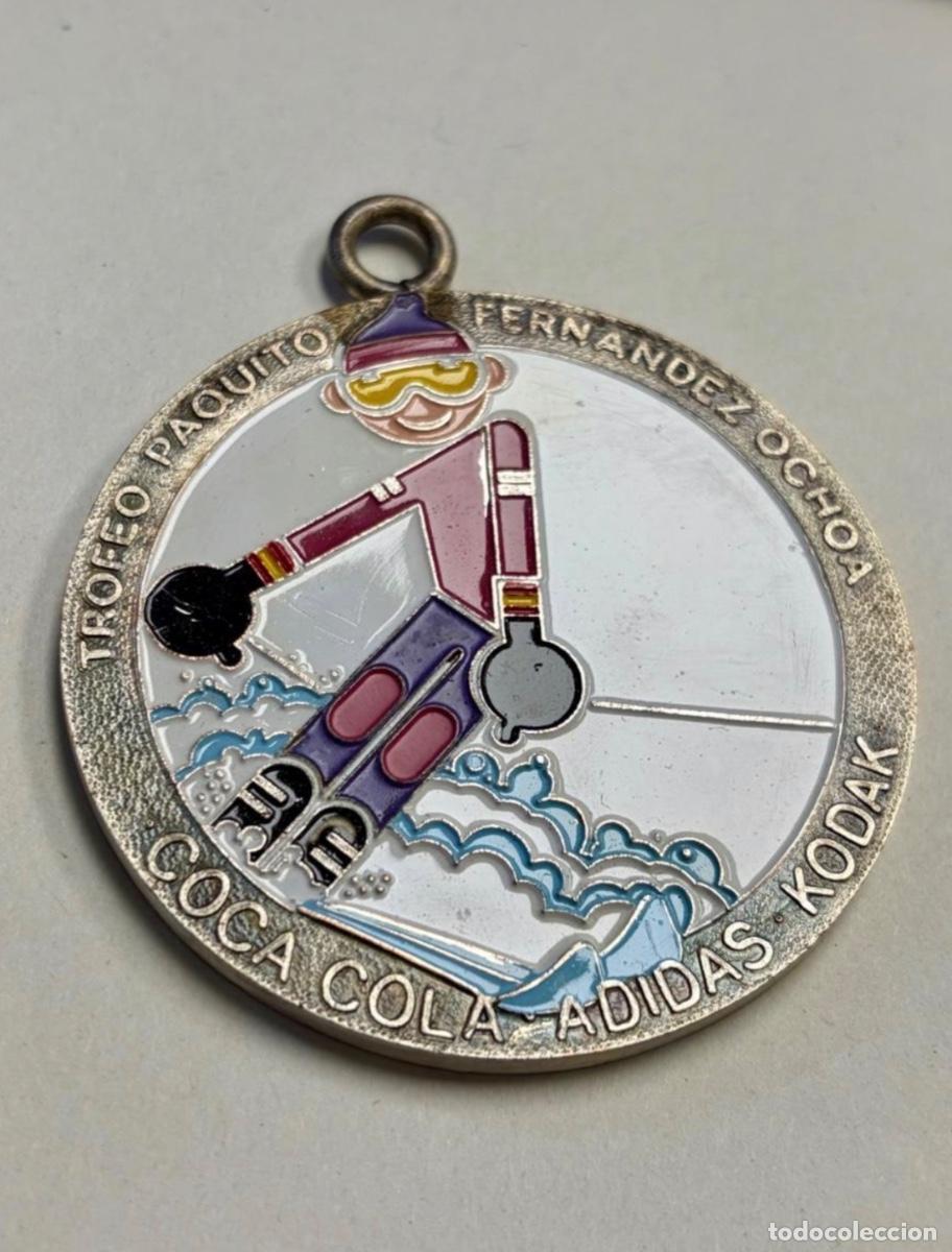 Pins de colecci&oacute;n: ANTIGUA MEDALLA ESQUI TROFEO PAQUITO FERN&Aacute;NDEZ OCHOA A&Ntilde;O 1979 - COCA COLA