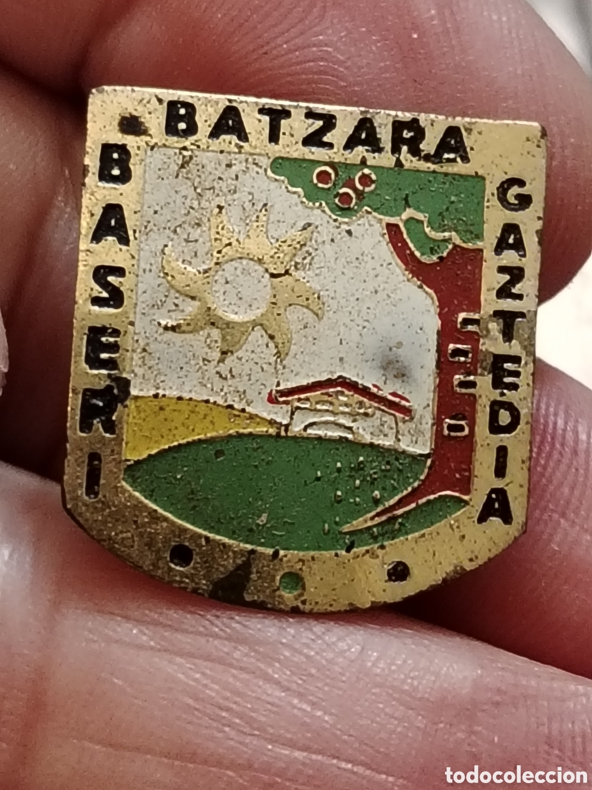 Pins de colecci&oacute;n: Insignia antigua Vasca