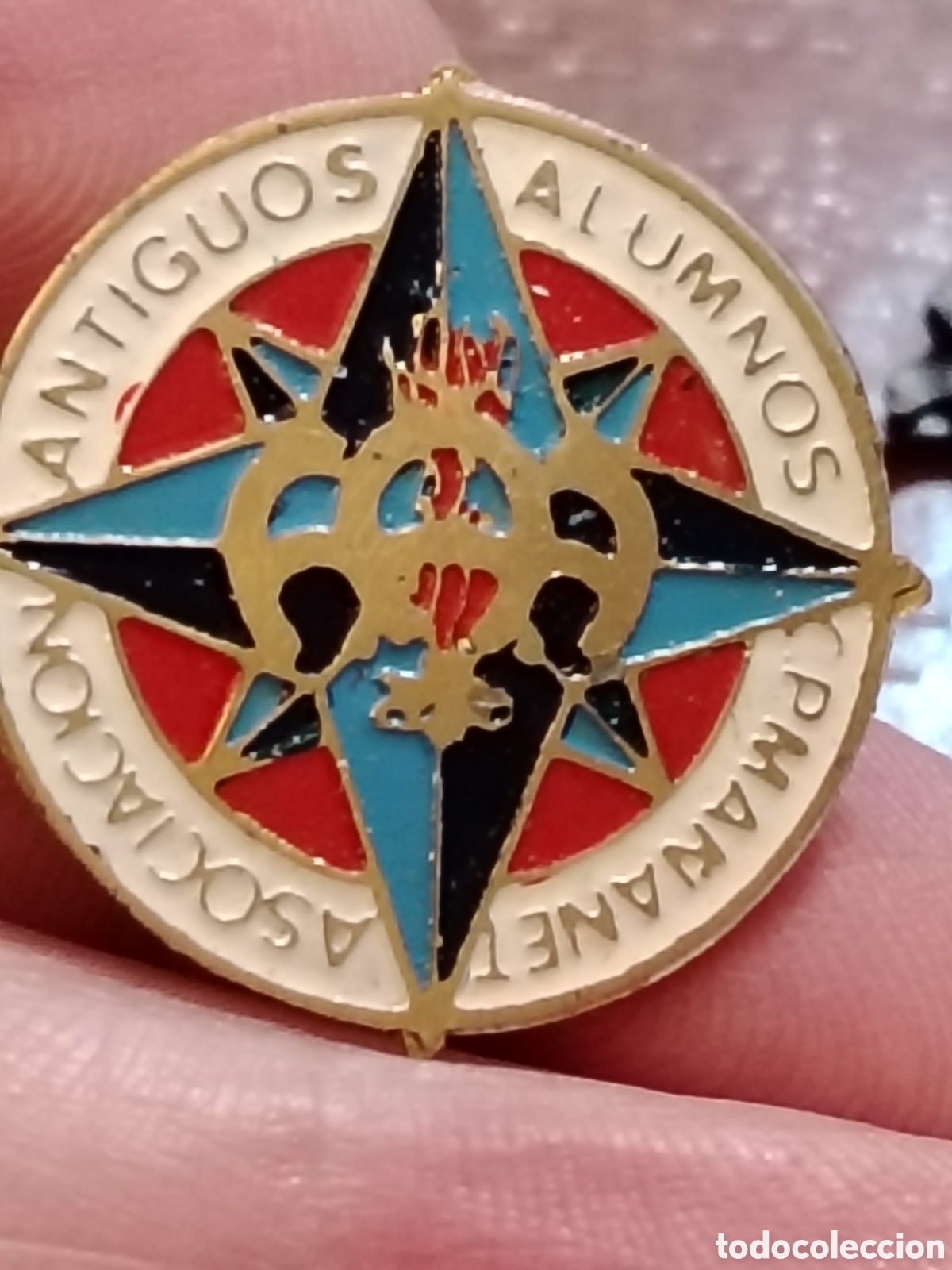 Pins de colecci&oacute;n: Insignia Asociaci&oacute;n antiguos alumnos Pare Ma&ntilde;anet