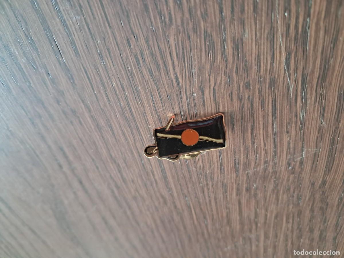 Pins de colecci&oacute;n: pin de metal esmaltado. - Foto 1