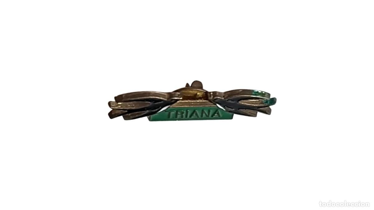 Pins de colecci&oacute;n: PIN GRUPO MUSICAL TRIANA - ESMALTE VERDE CON LAZO MET&Aacute;LICO - VINTAGE A&Ntilde;OS 80