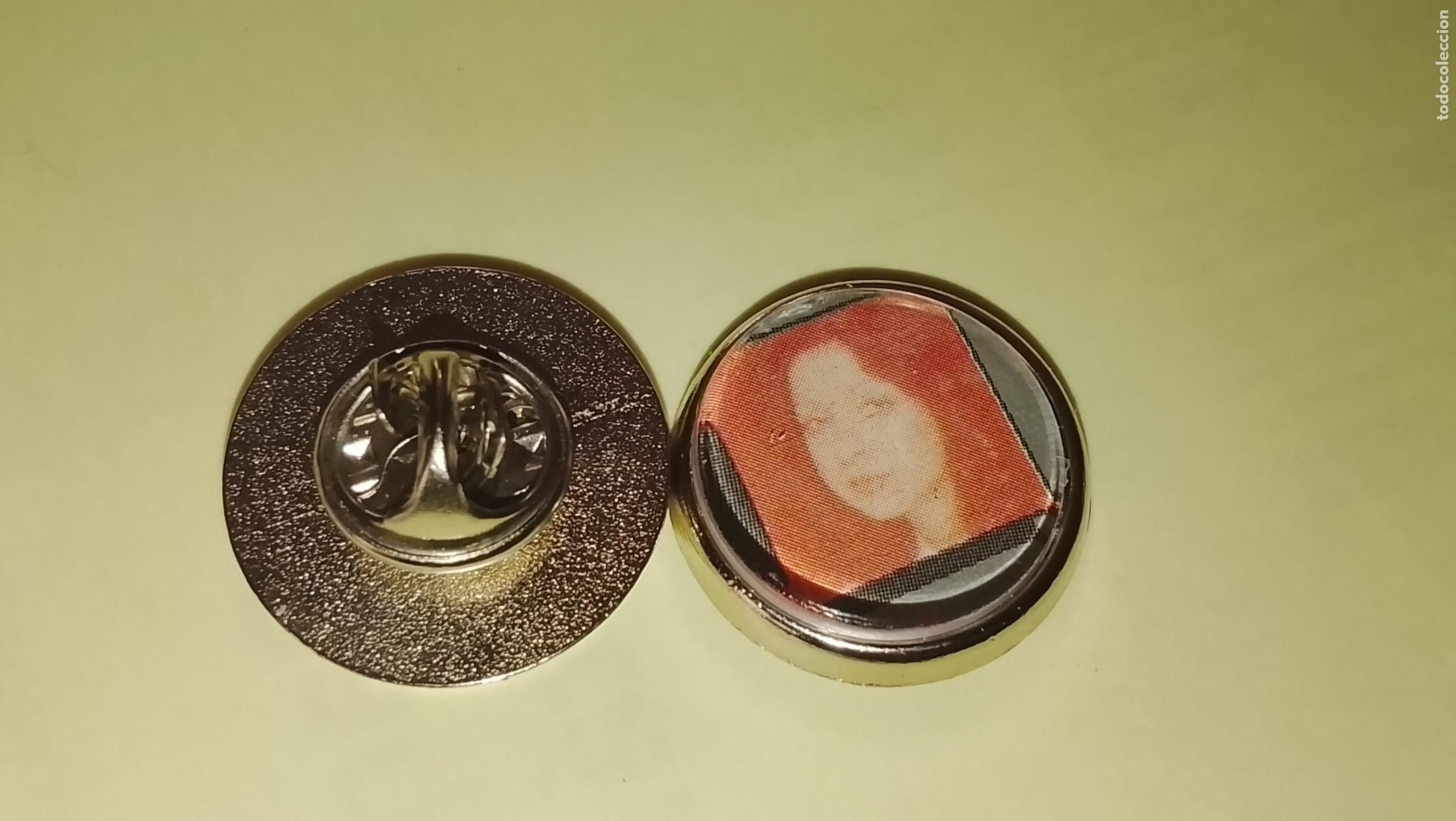 Pin's de collection: pin redondo metal - CANTANTE O GRUPO - Vicky leandros