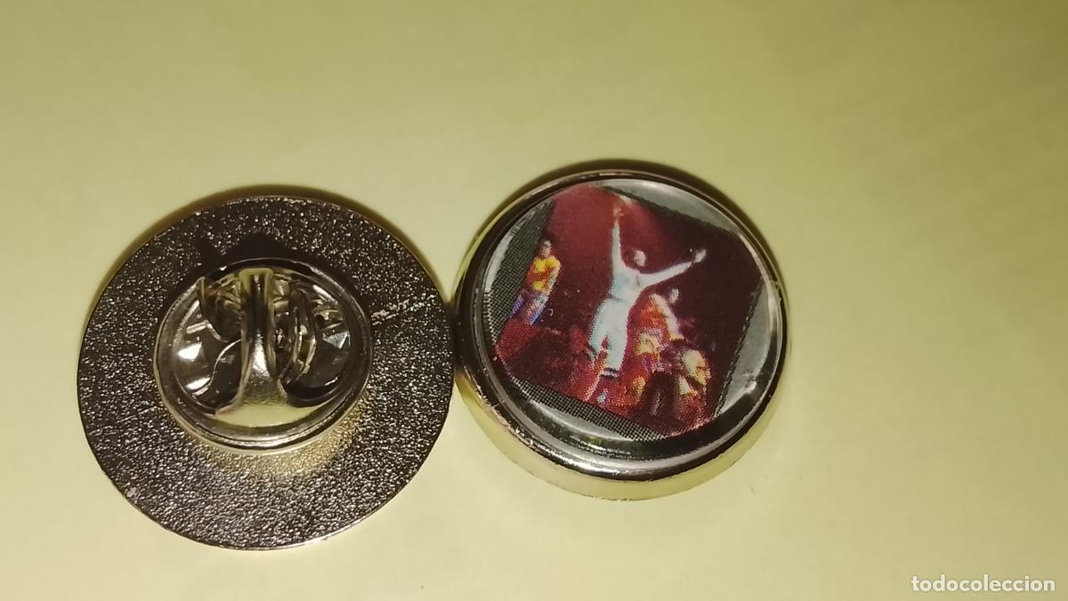 Pin's de collection: pin redondo metal - CANTANTE O GRUPO - earth, wind and fire