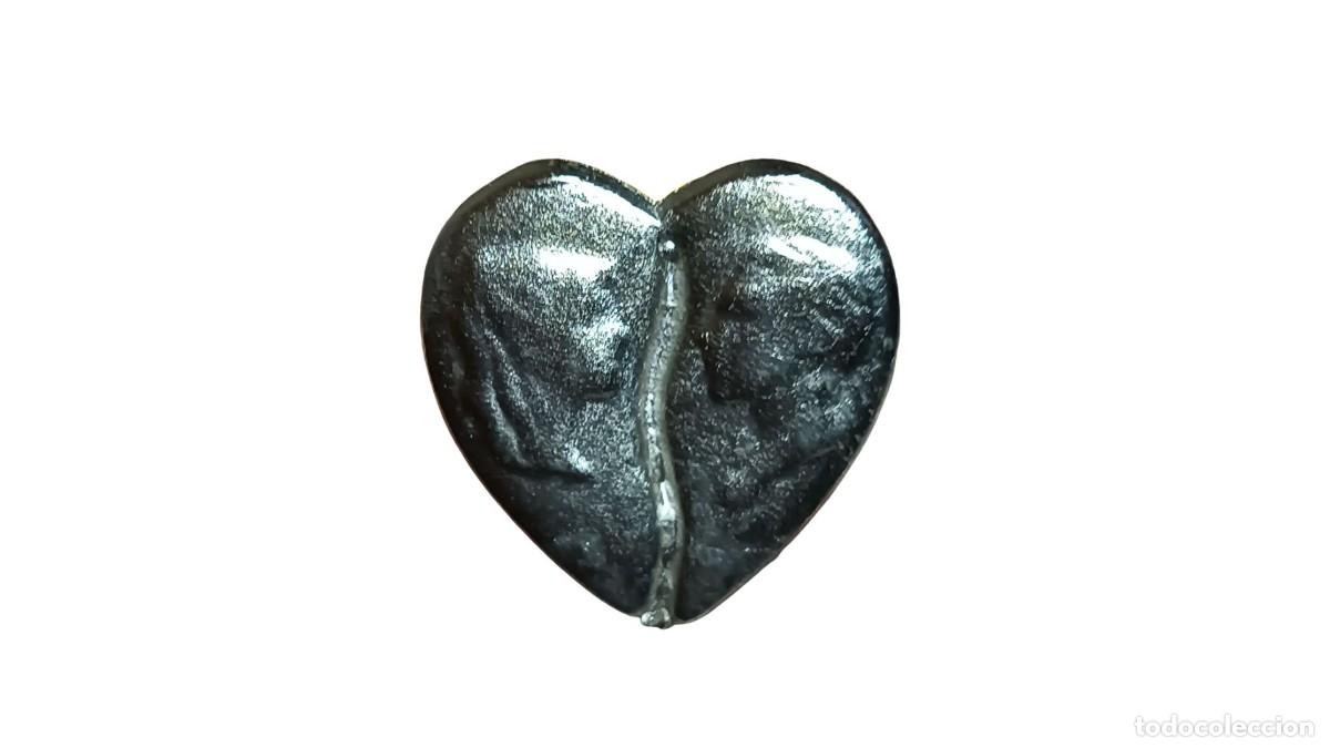 Pins de colecci&oacute;n: PIN CORAZ&Oacute;N CON PAREJA EN RELIEVE - DOS PERFILES QUE SE MIRAN - METAL NEGRO PLATEADO - ROM&Aacute;NTICO VIN