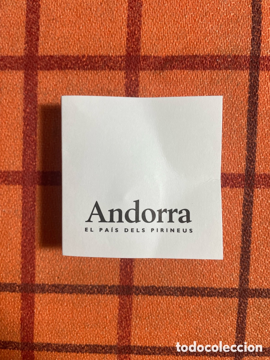 Pins de colecci&oacute;n: Pin esmaltado de Andorra, con el logotipo en forma de A y los colores de la bandera andorrana